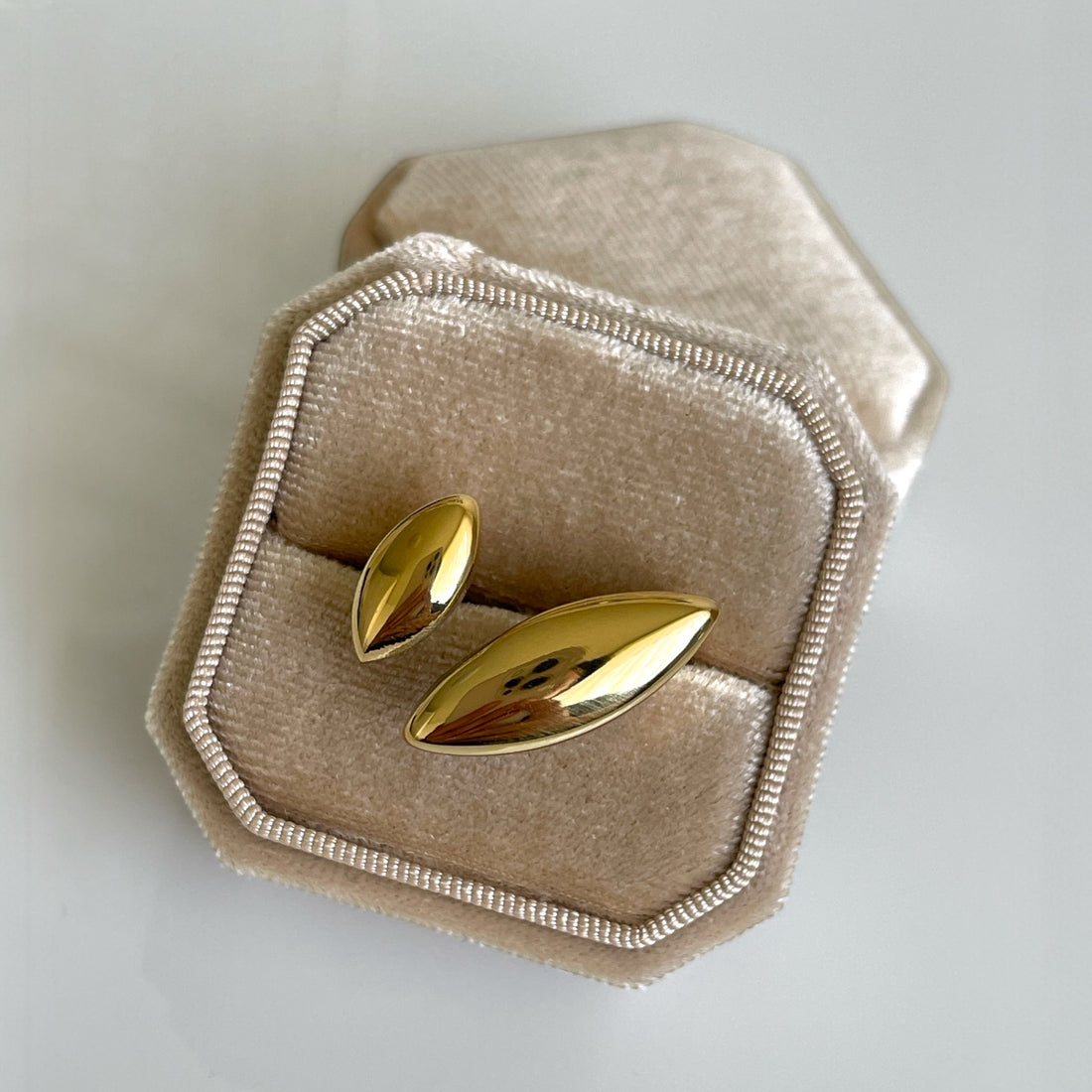 Golden Leaf Flow Ring