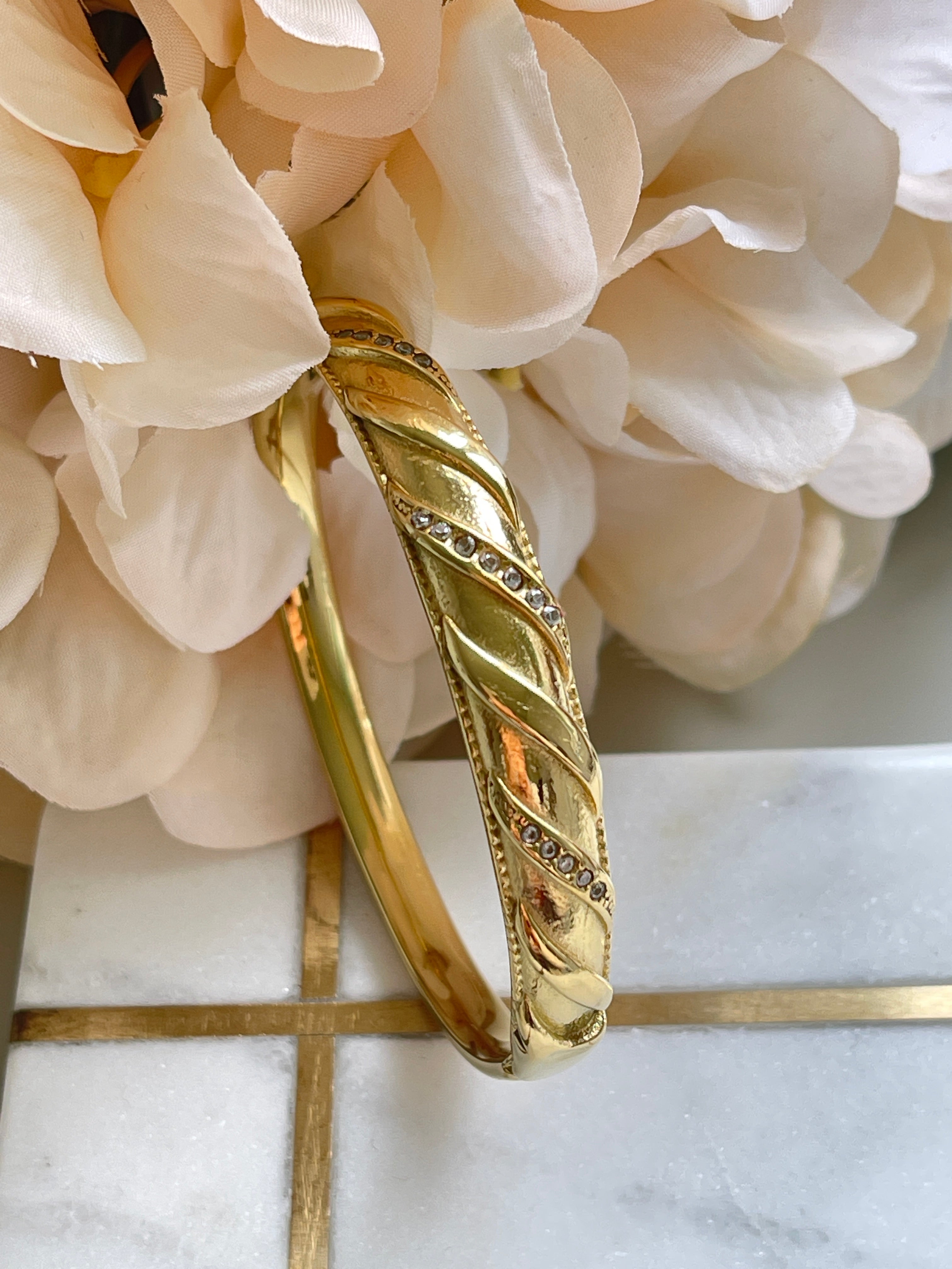 Golden Elegance Armreif