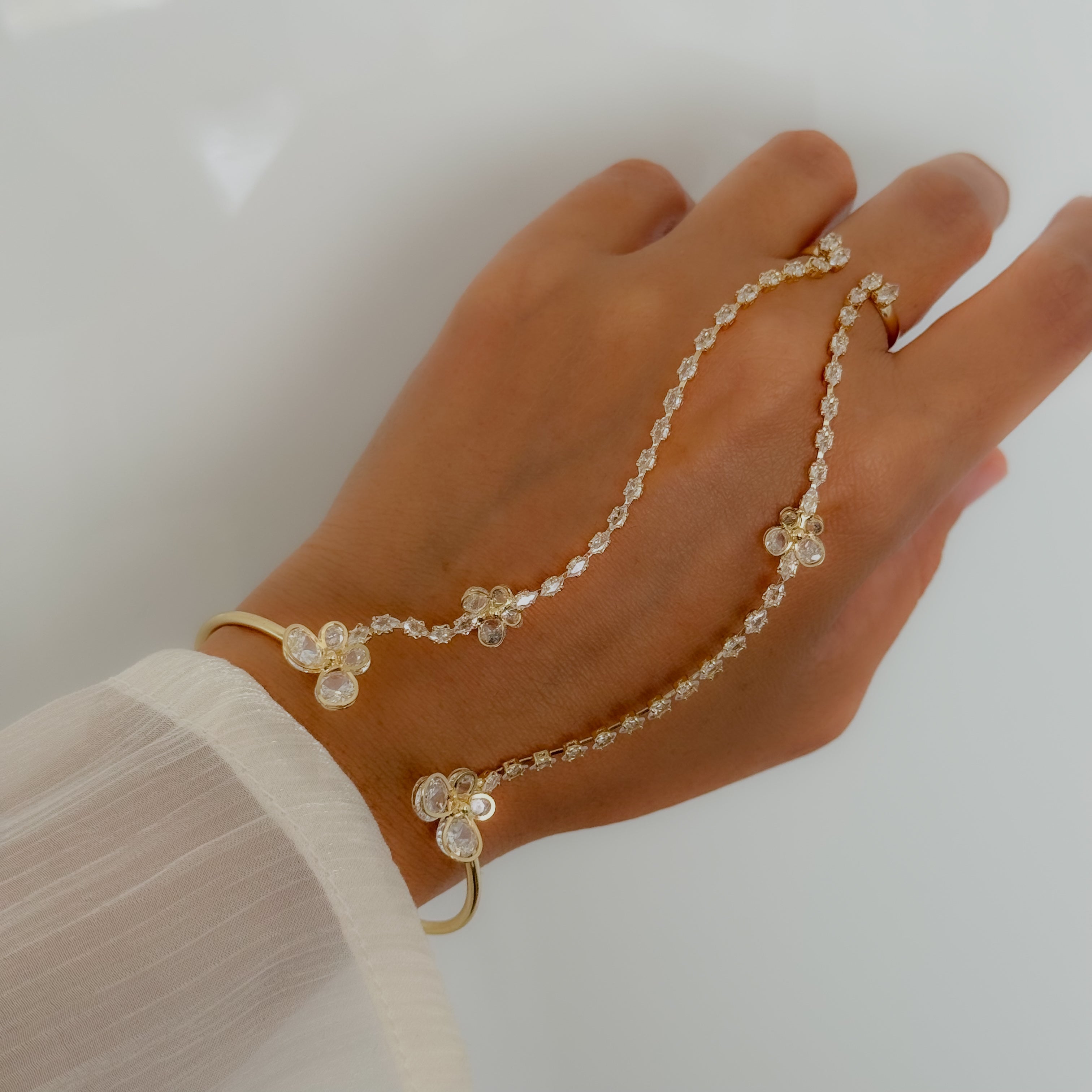 Diamond Blossom Handkette