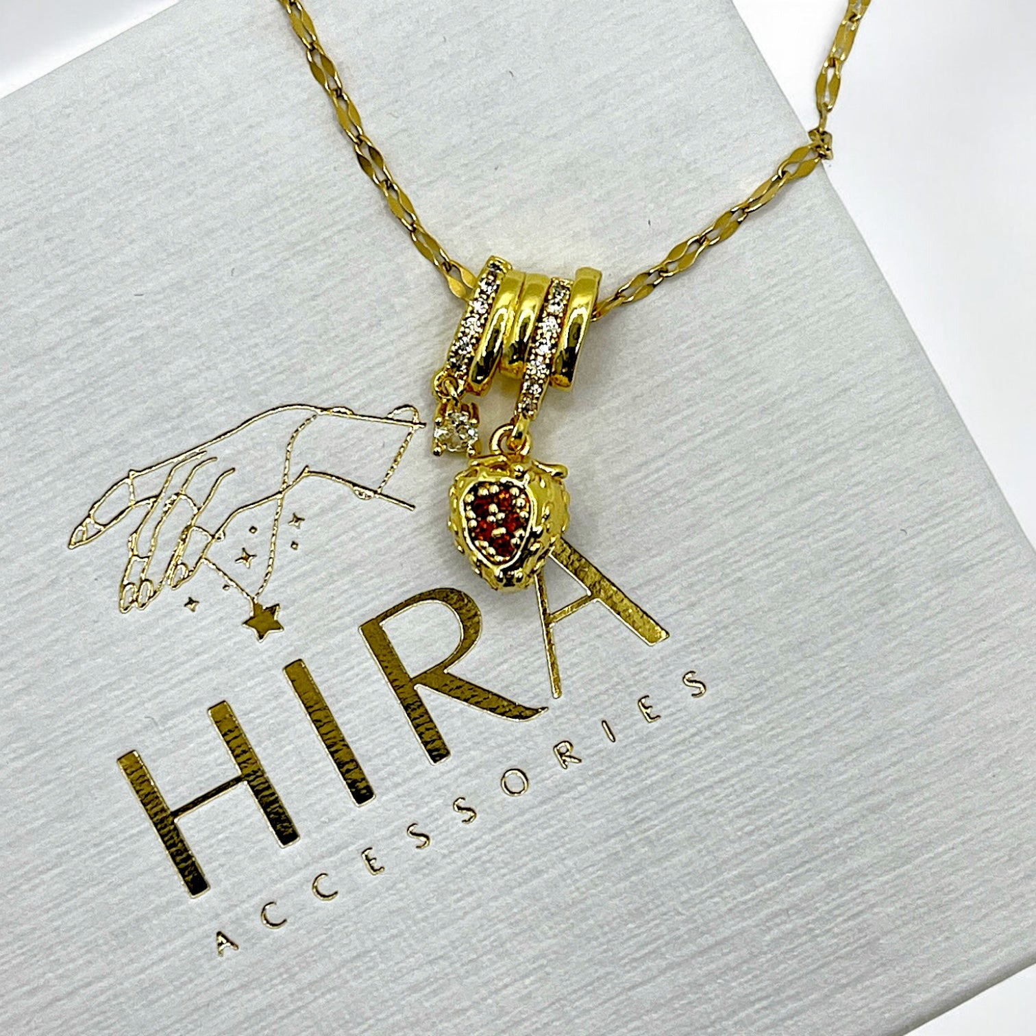 Golden Shield Charm Kette