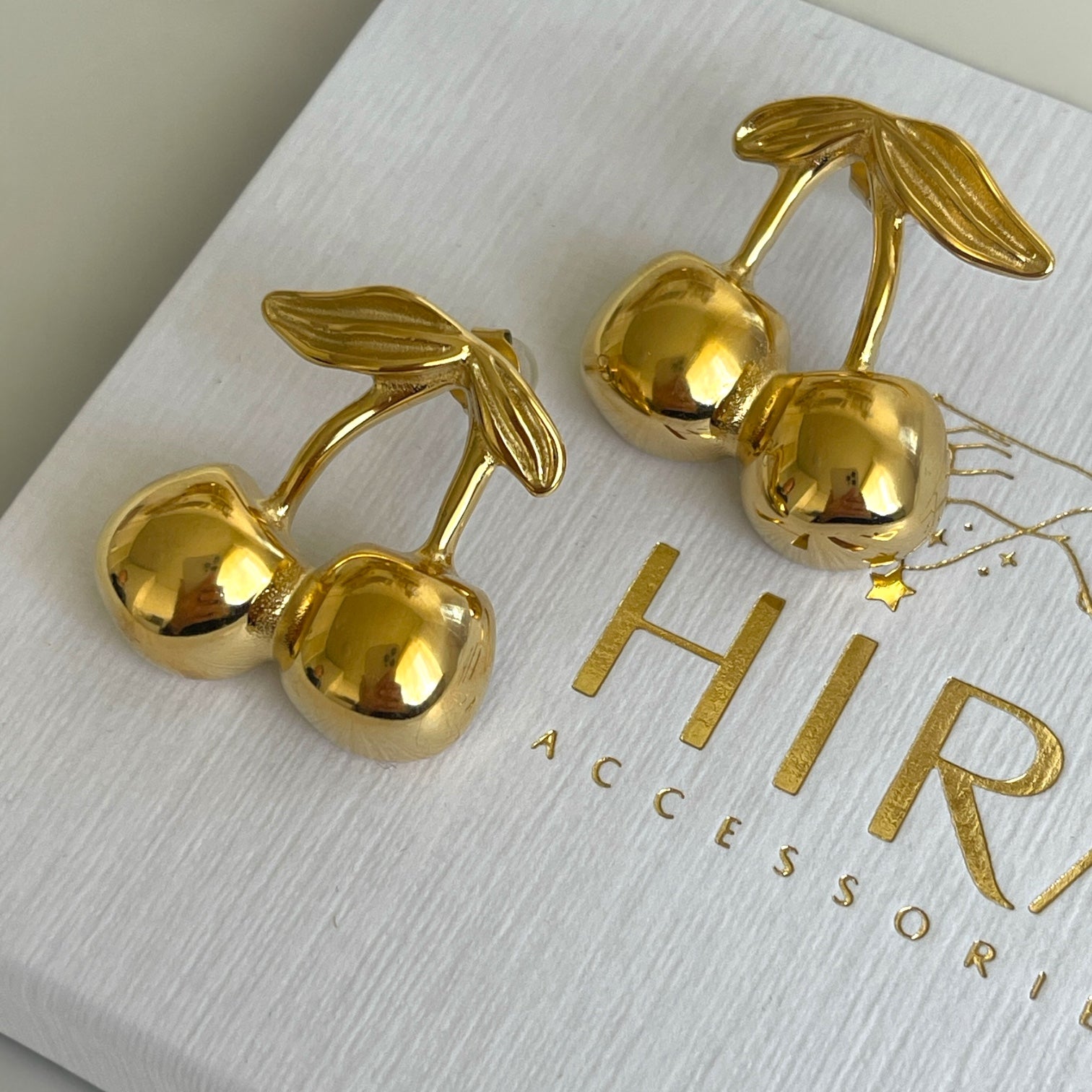 Goldenen Kirschohrringe