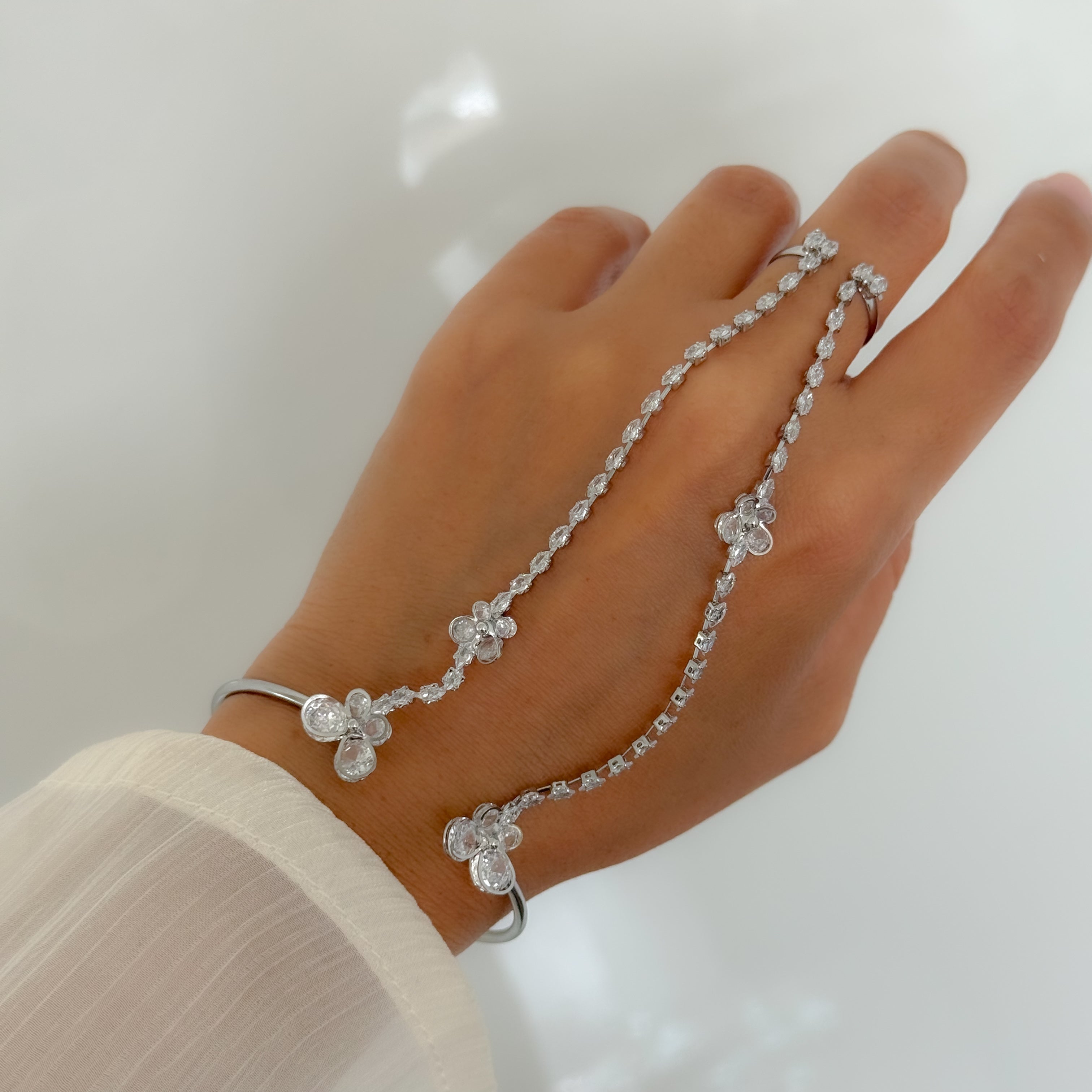 Diamond Blossom Handkette