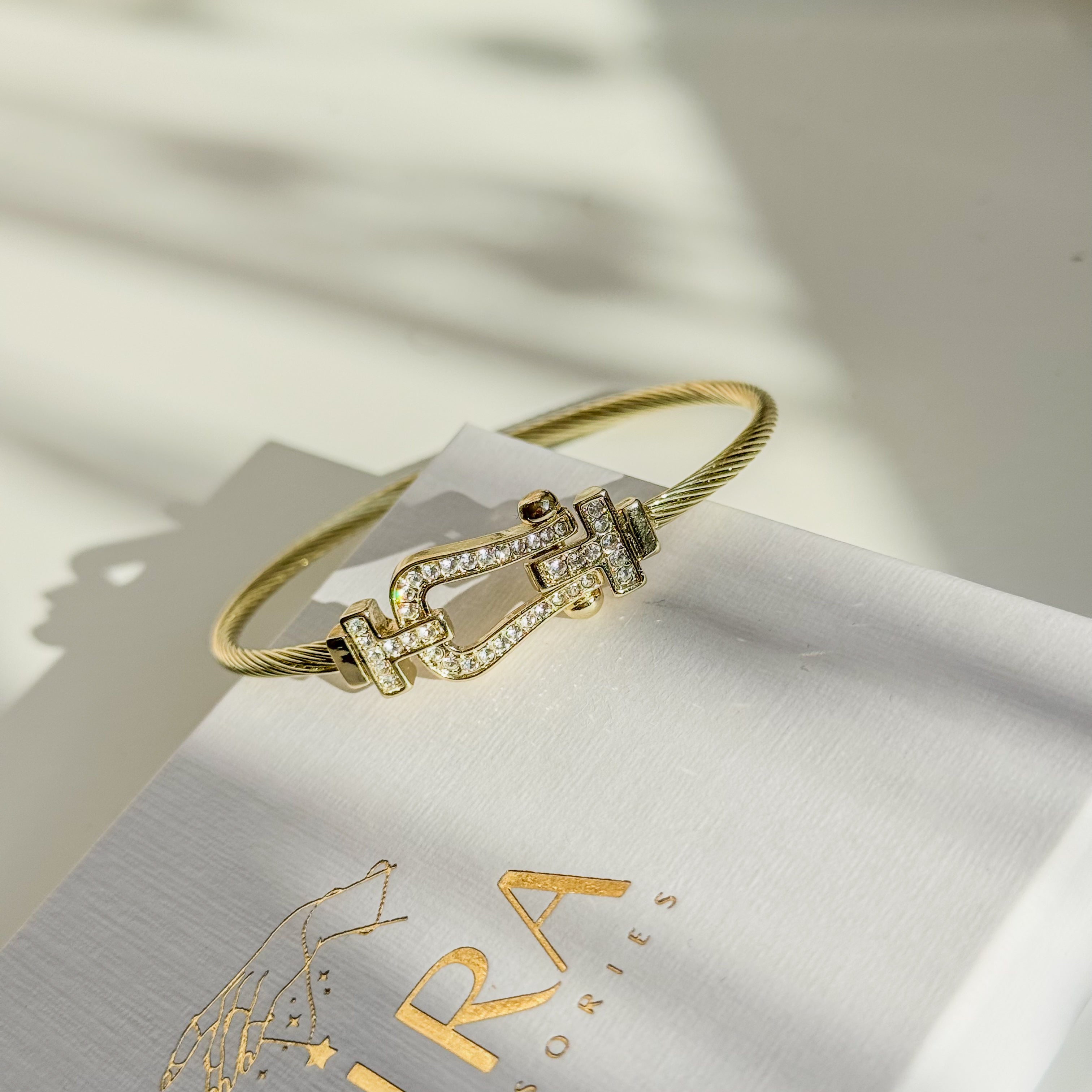 Golden Sparkle Clasp Armreif