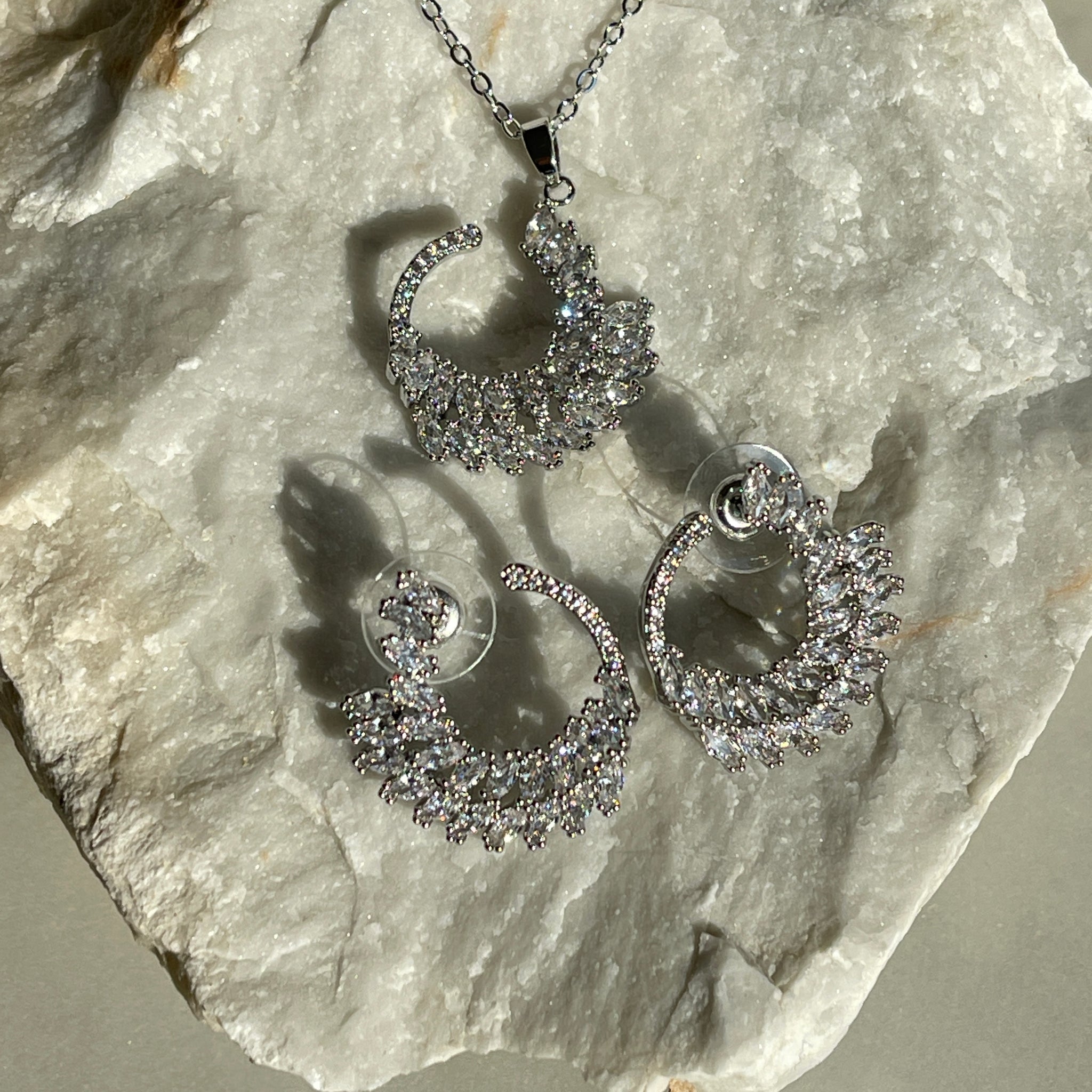 Sisy Kette & Ohrringe Set Mit Zirkoniasteinen