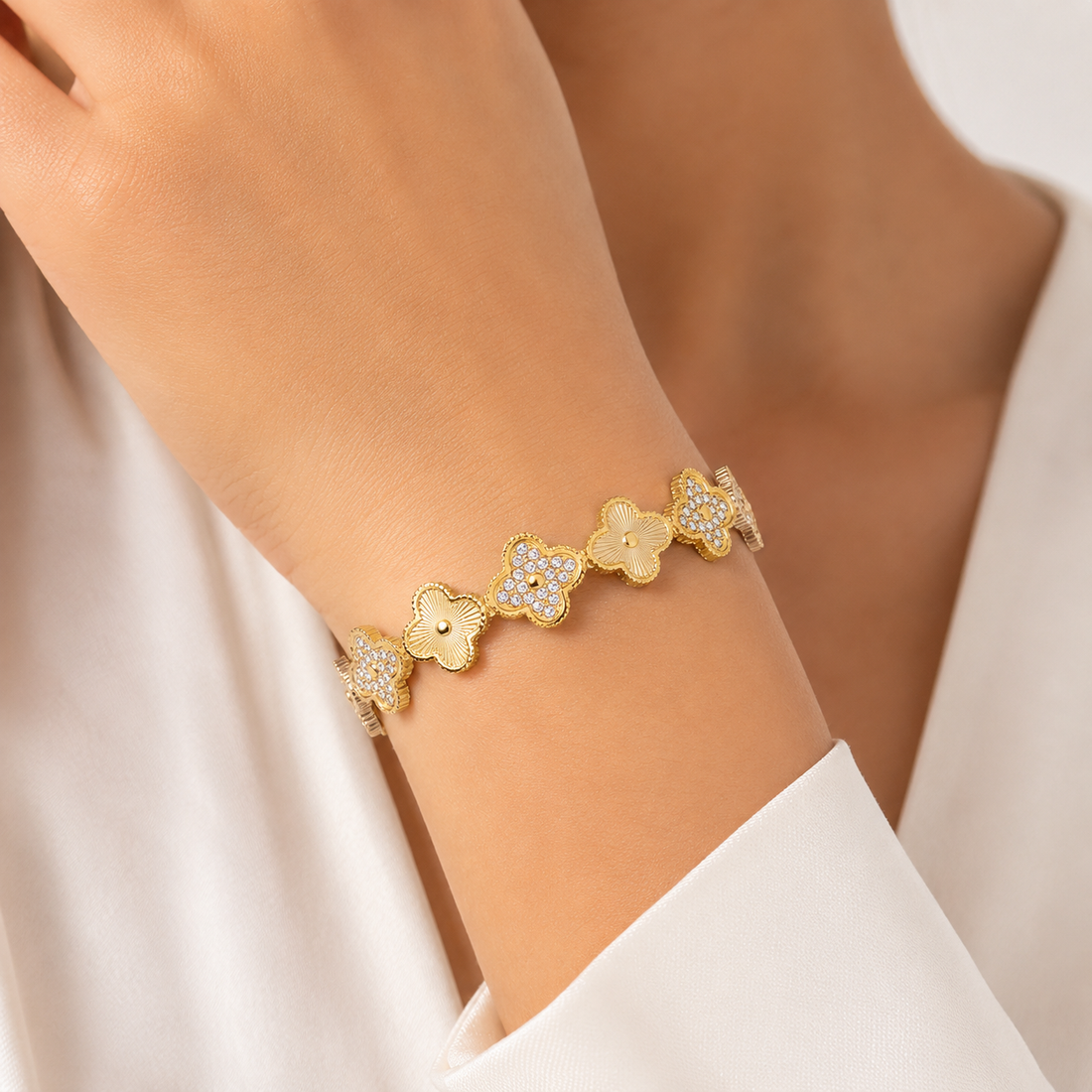 Golden Bloom Armreif