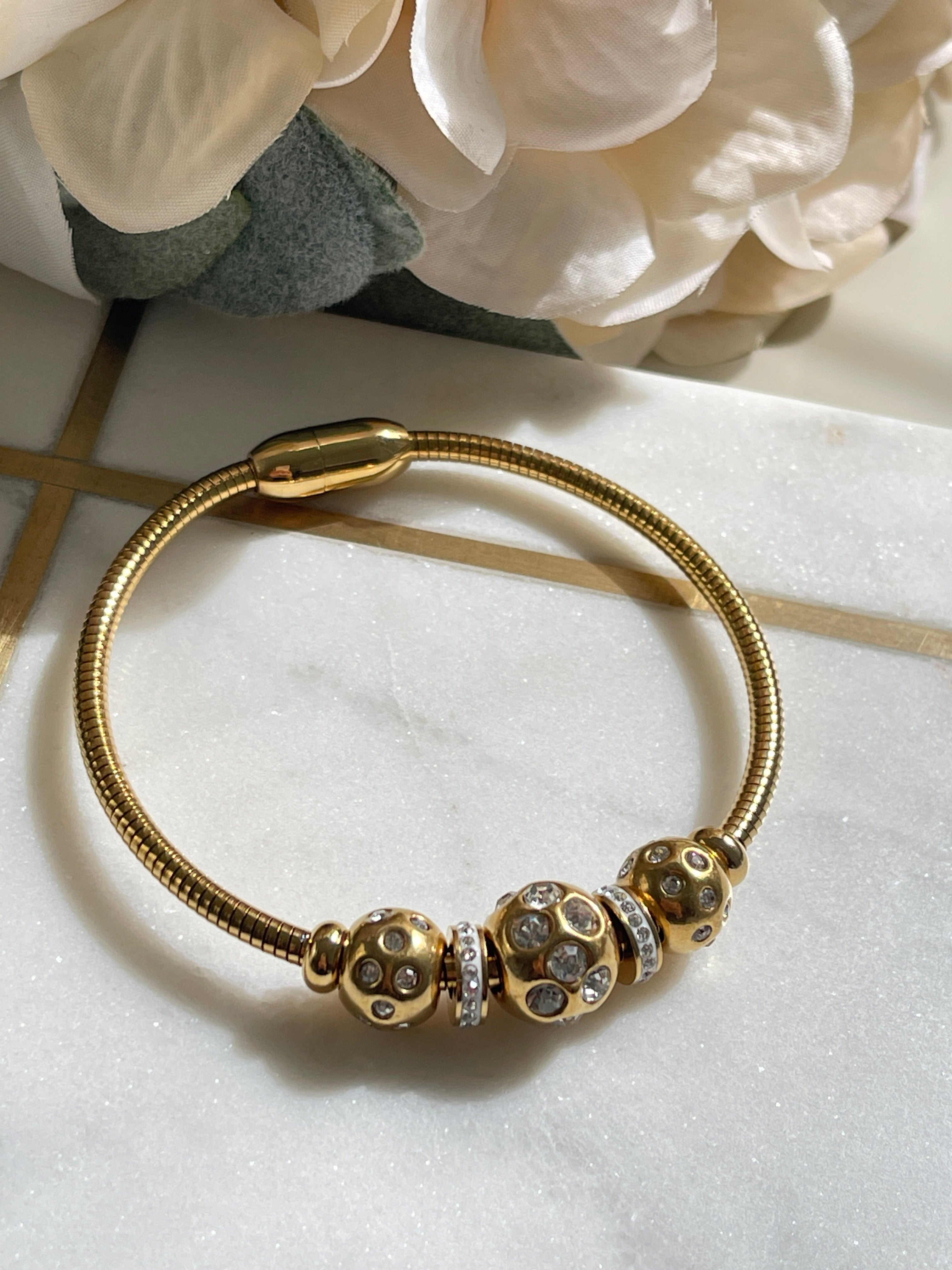 Golden Charm Armreif