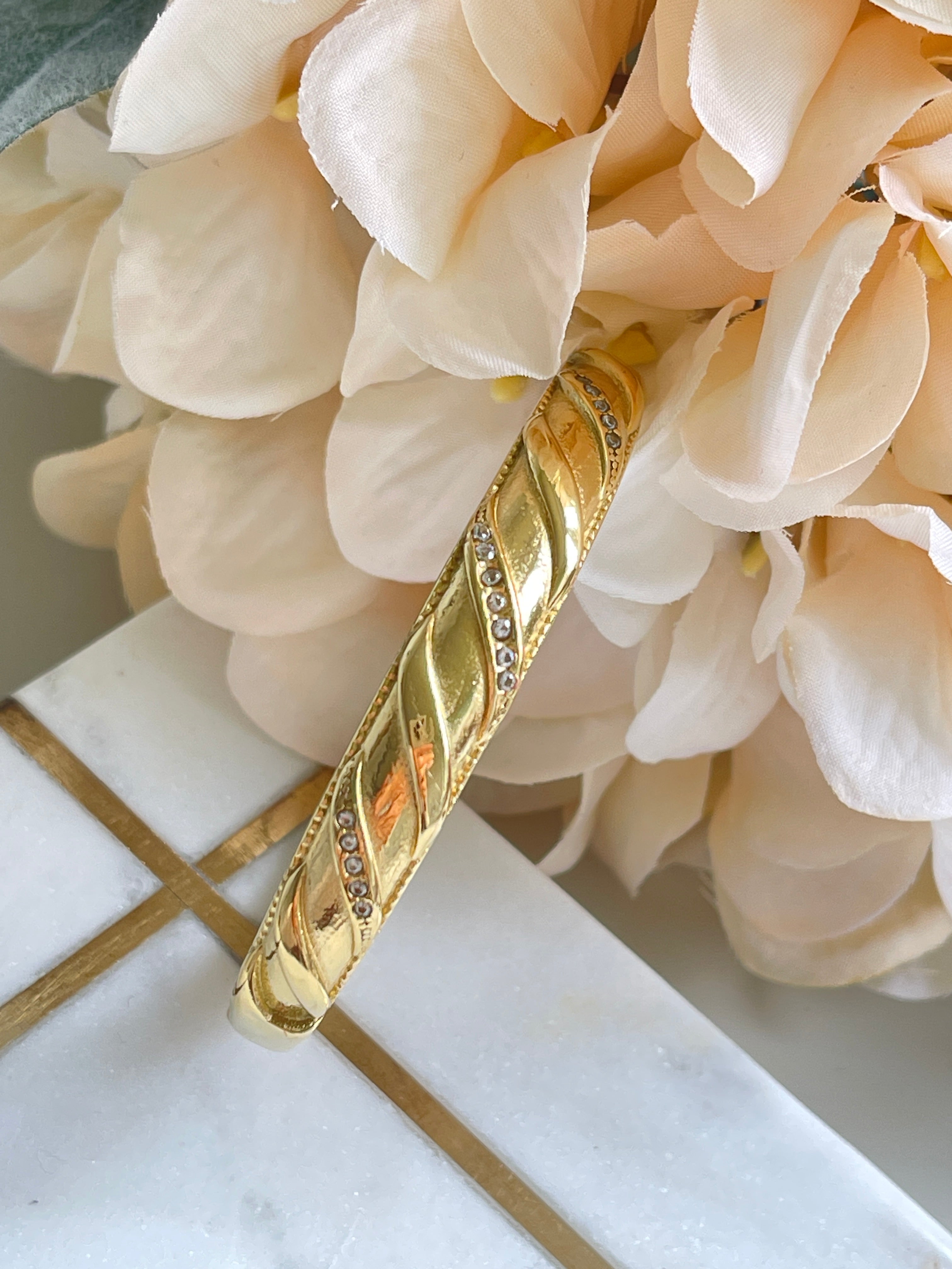 Golden Elegance Armreif