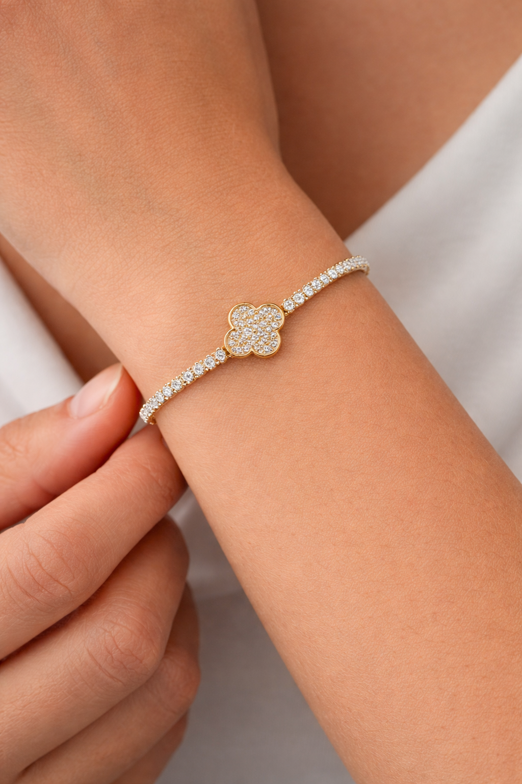 Golden Clover Tennis Armband