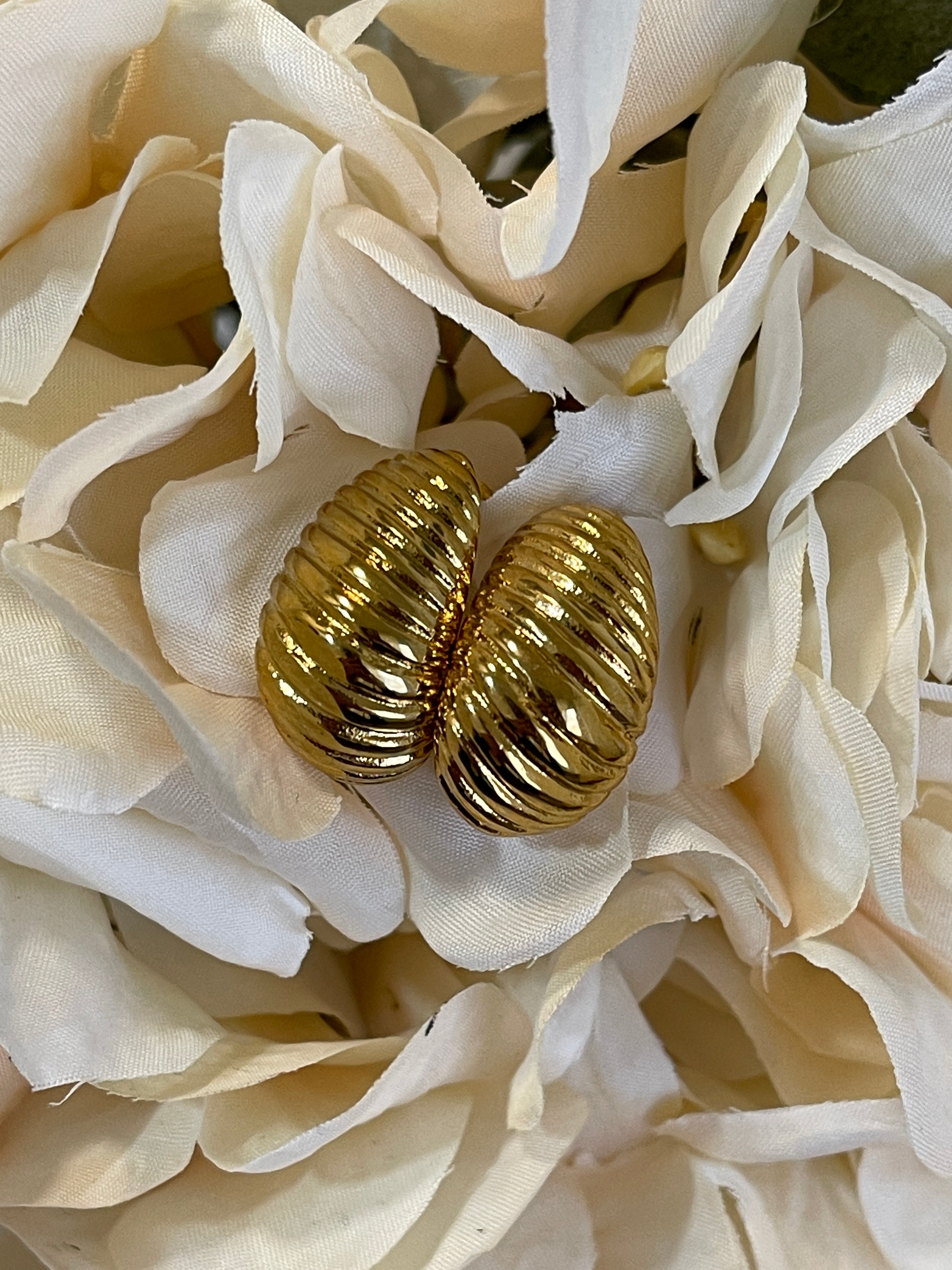 Goldener Crescent Ohrringe