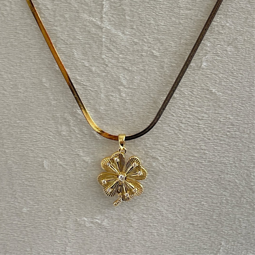Golden Lucky Blossom Kette