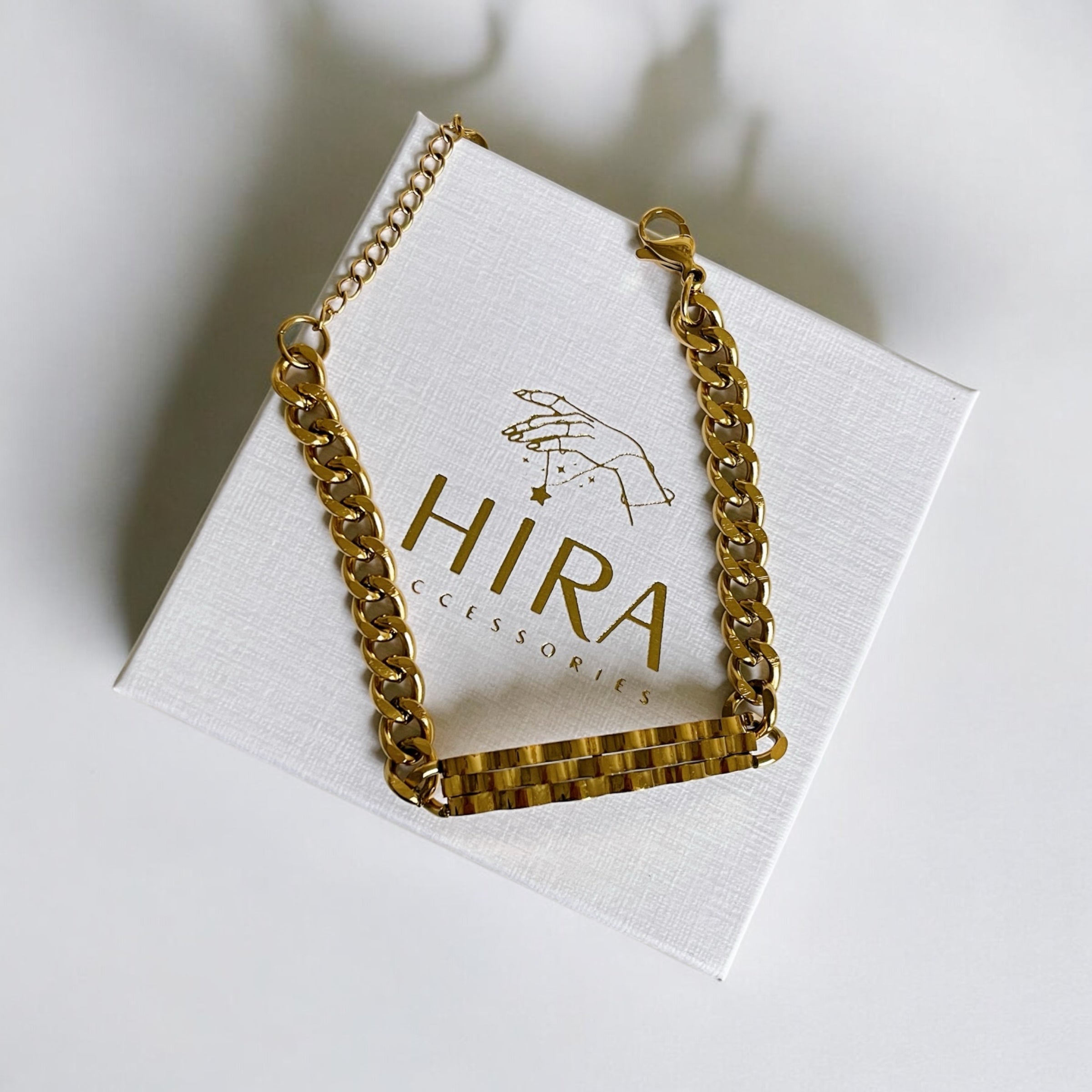 Golden Chain Statement Armband