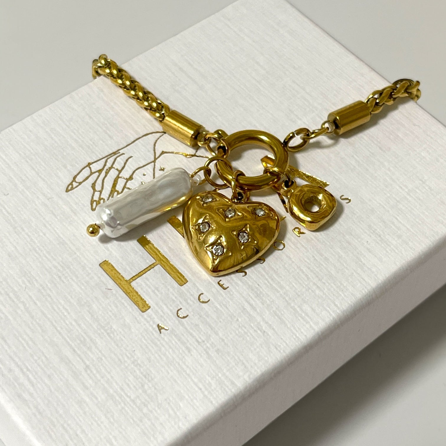 Golden Heart Charm Armband