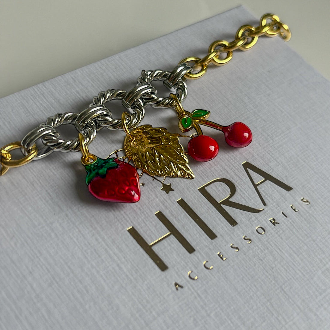 Sweet Berry Charm Armband
