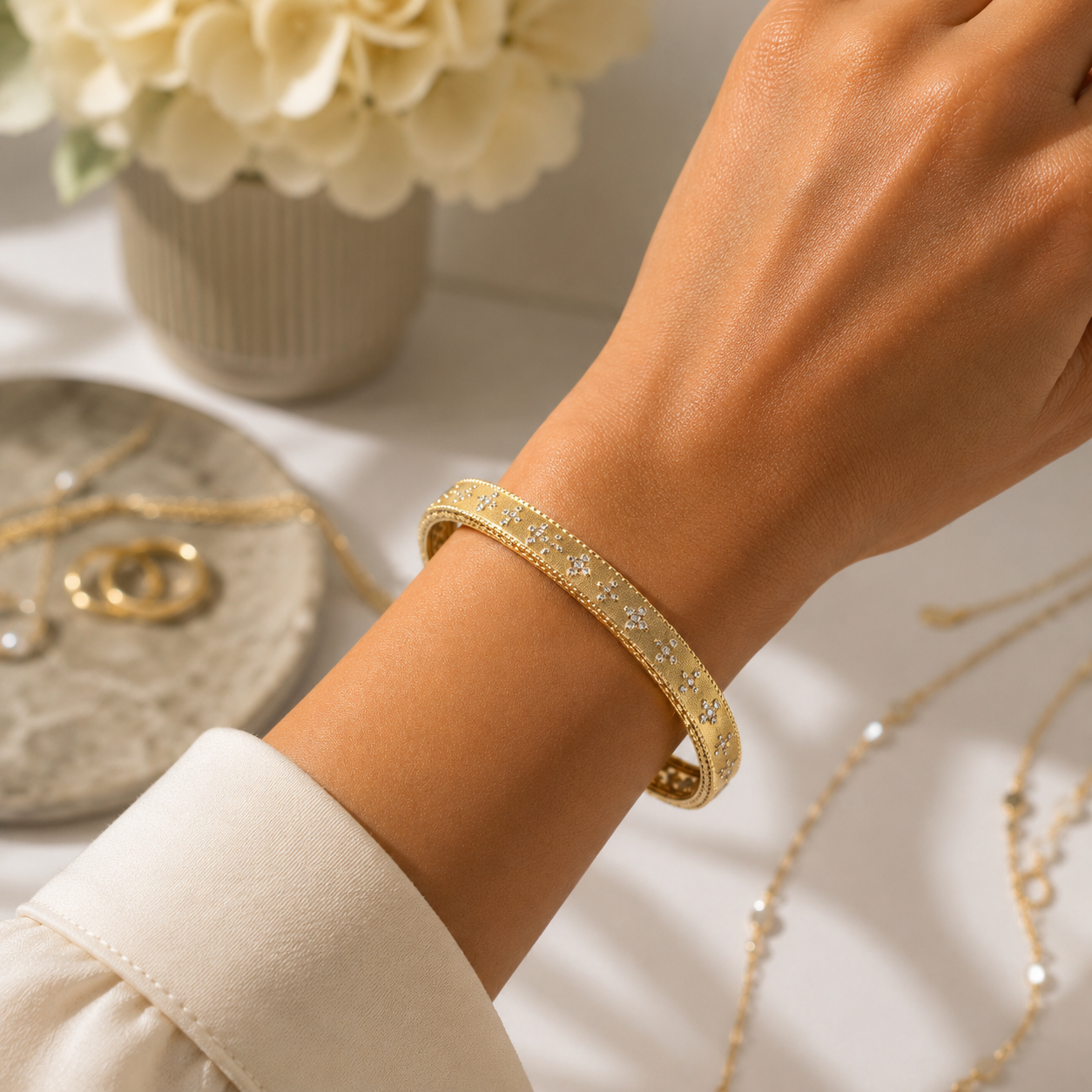 Royal Bloom Contour Armreif