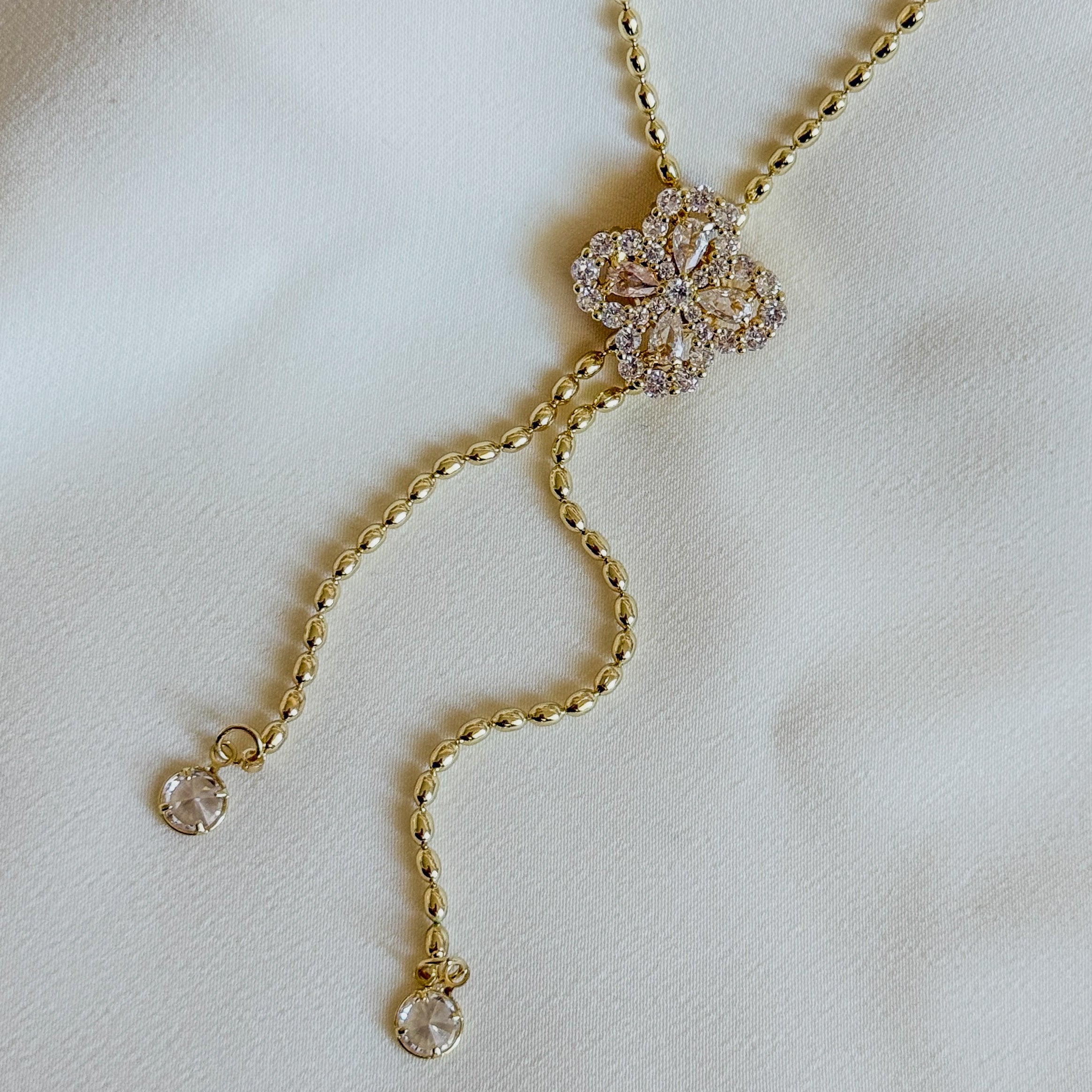 Clover Cascade Lariat Kette