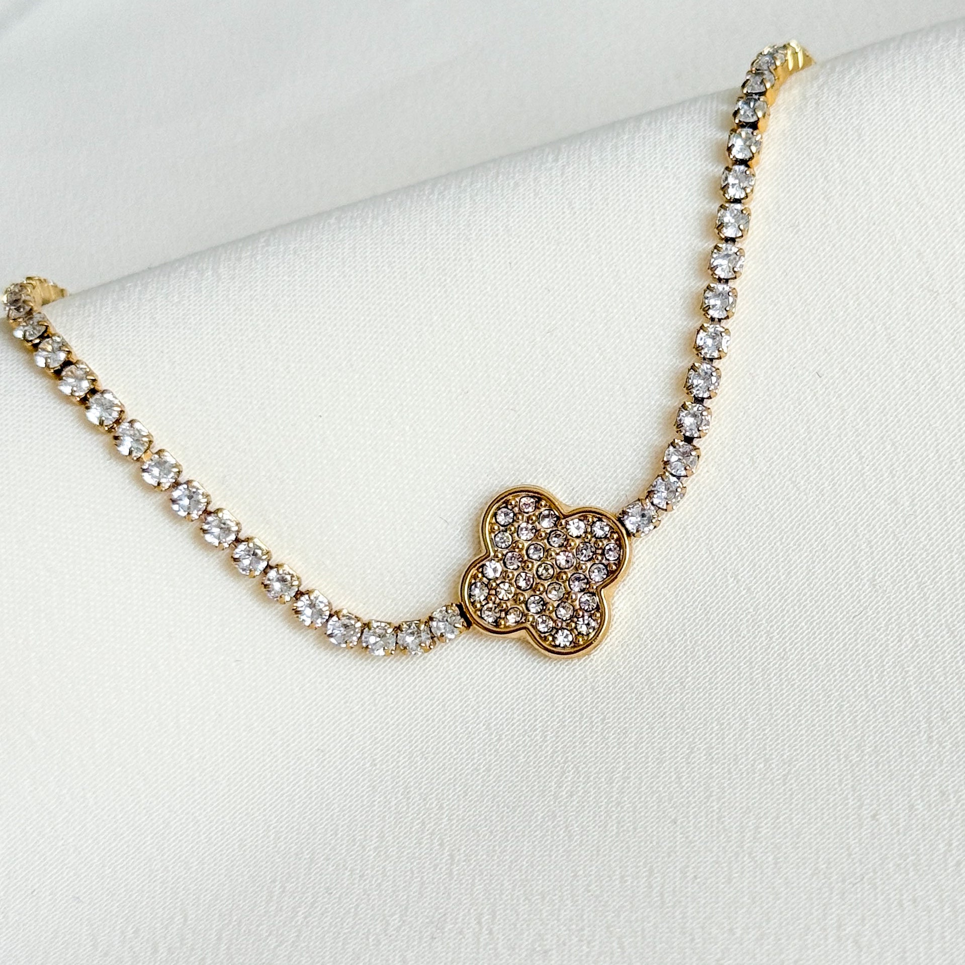 Golden Clover Tennis Armband