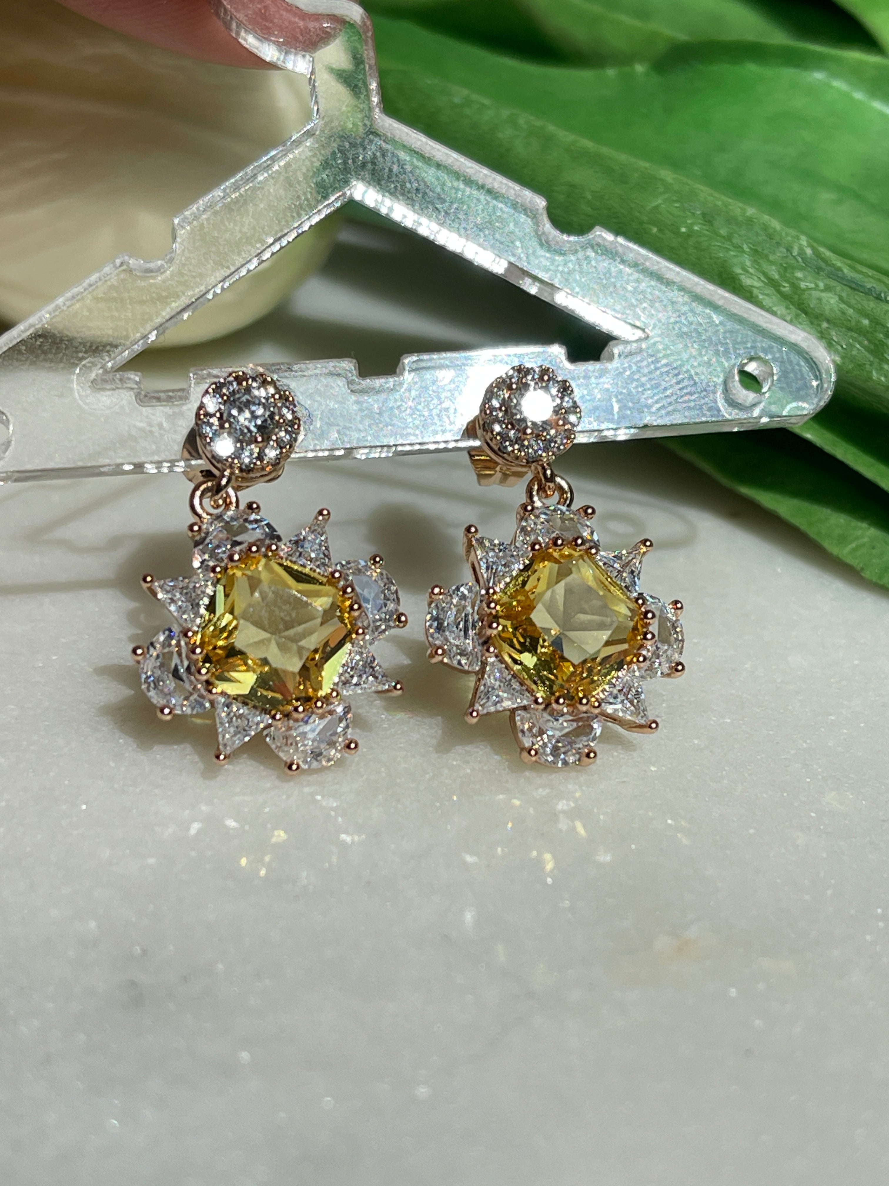 Sandy Ohrringe mit Zirkoniasteinen