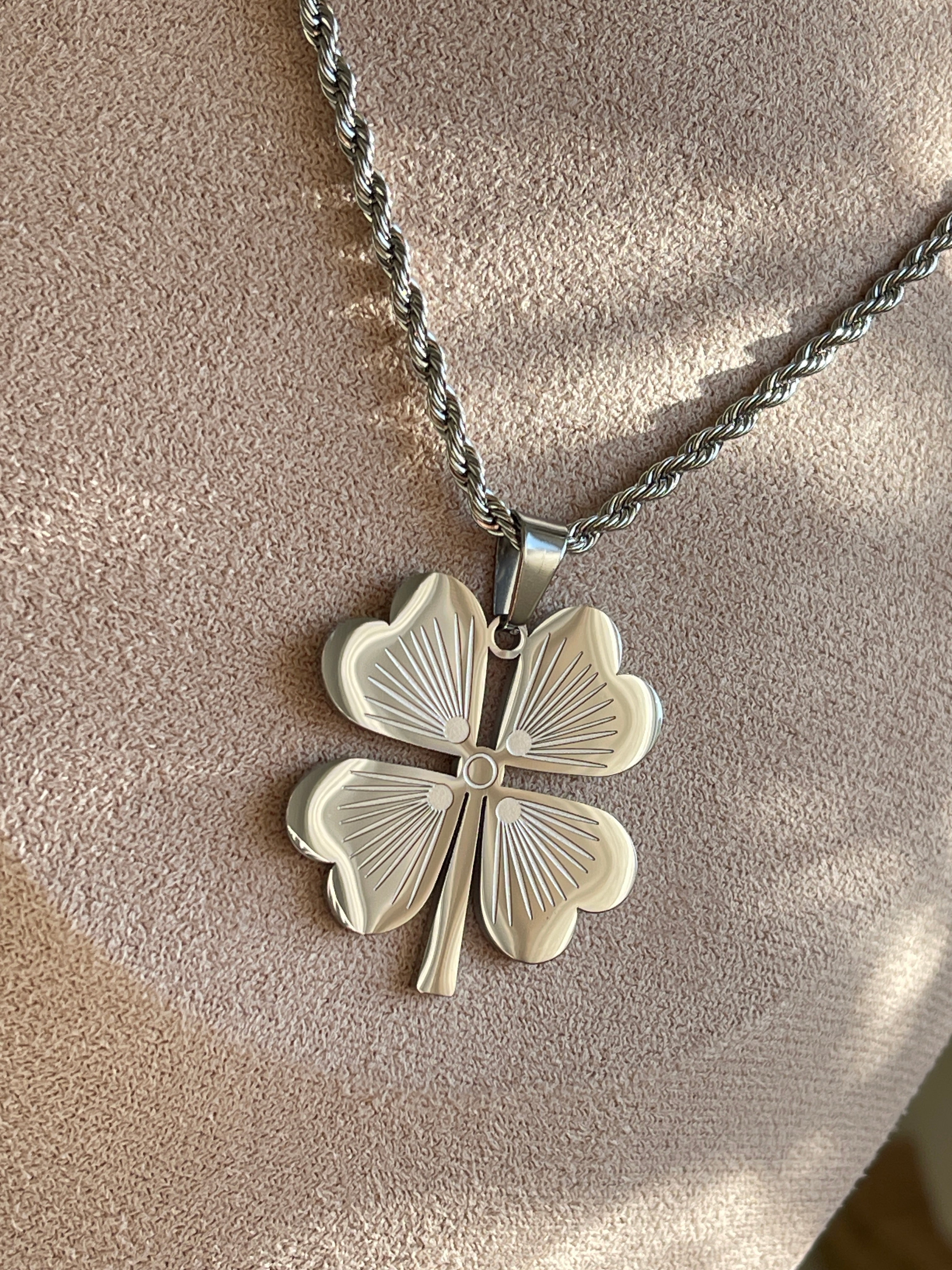 Big Yonca necklace silver