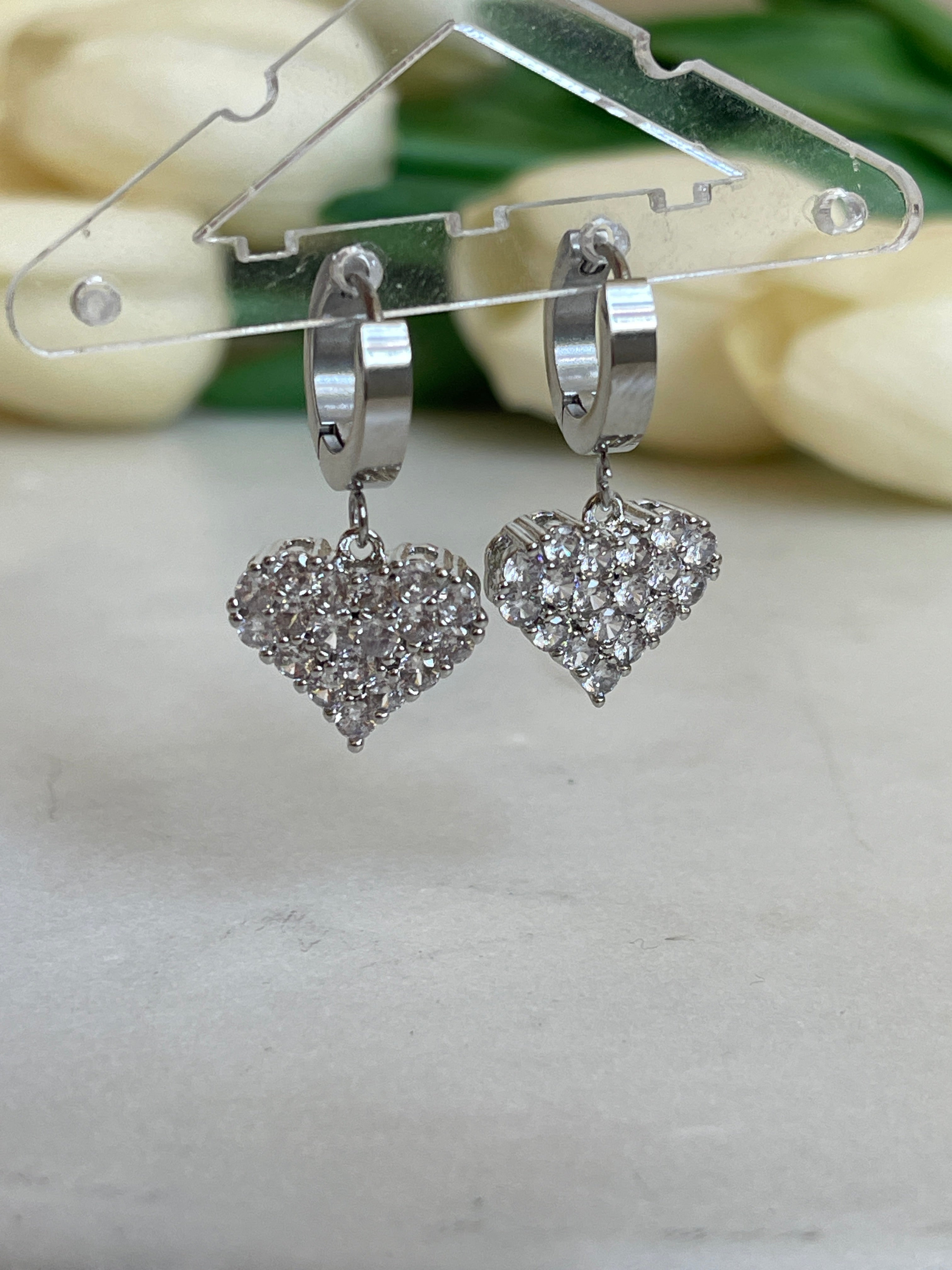 Mini Herz Ohrringe mit Strass Steinen