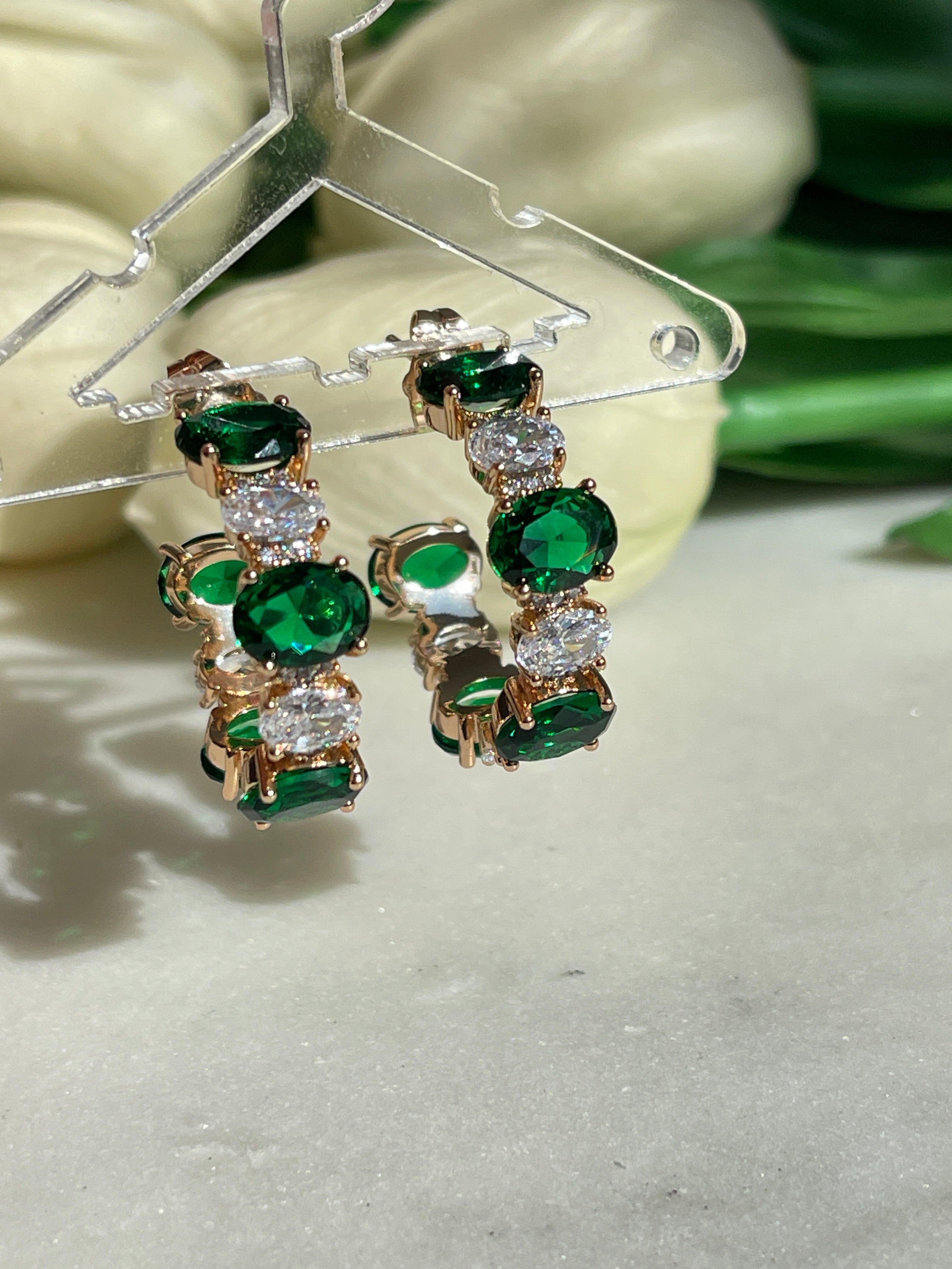 Smaragd Ohrringe mit Zirkoniasteinen