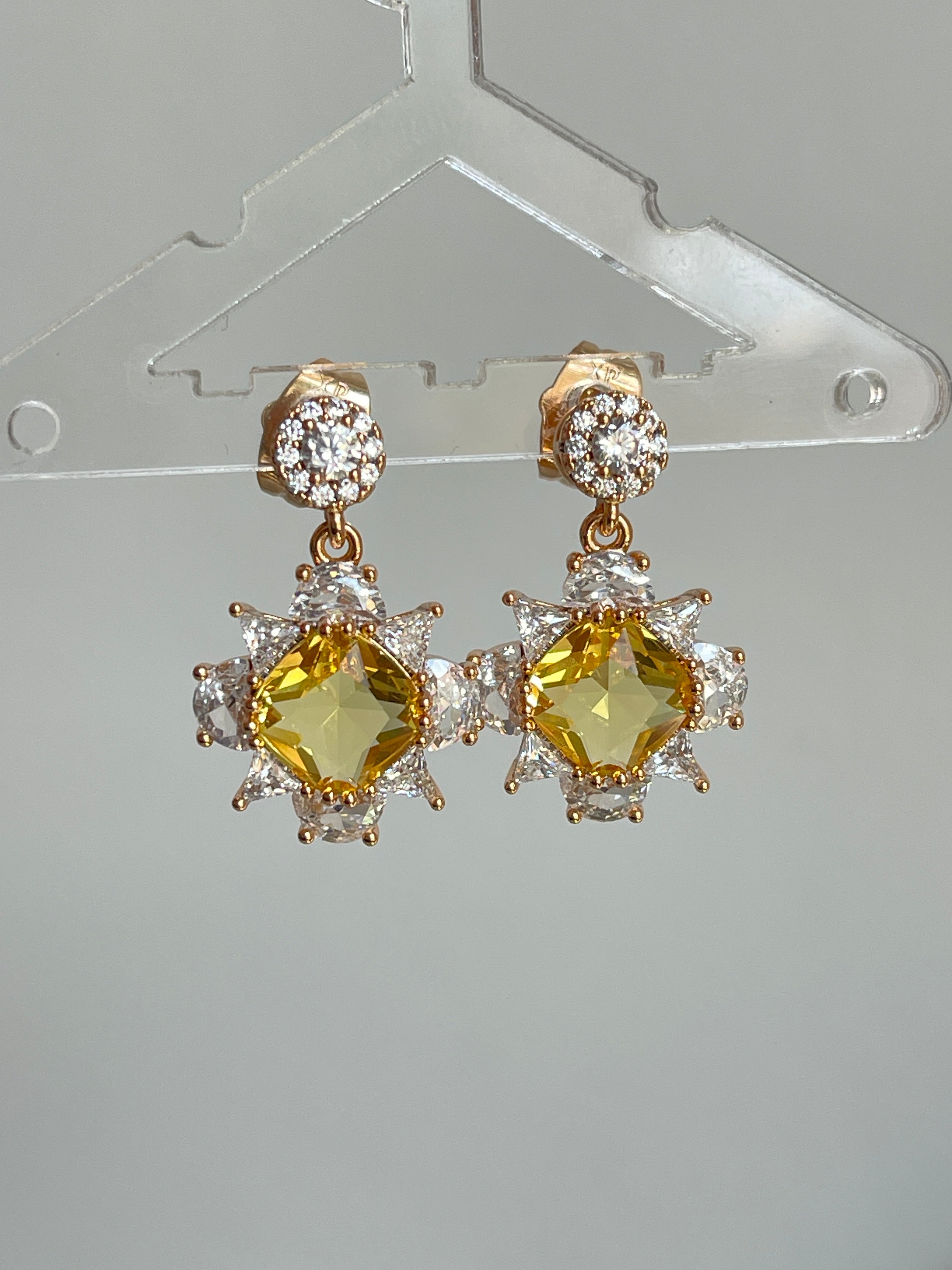 Sandy Ohrringe mit Zirkoniasteinen