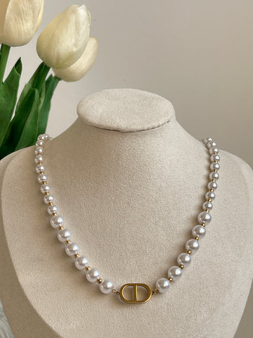 DD pearl necklace