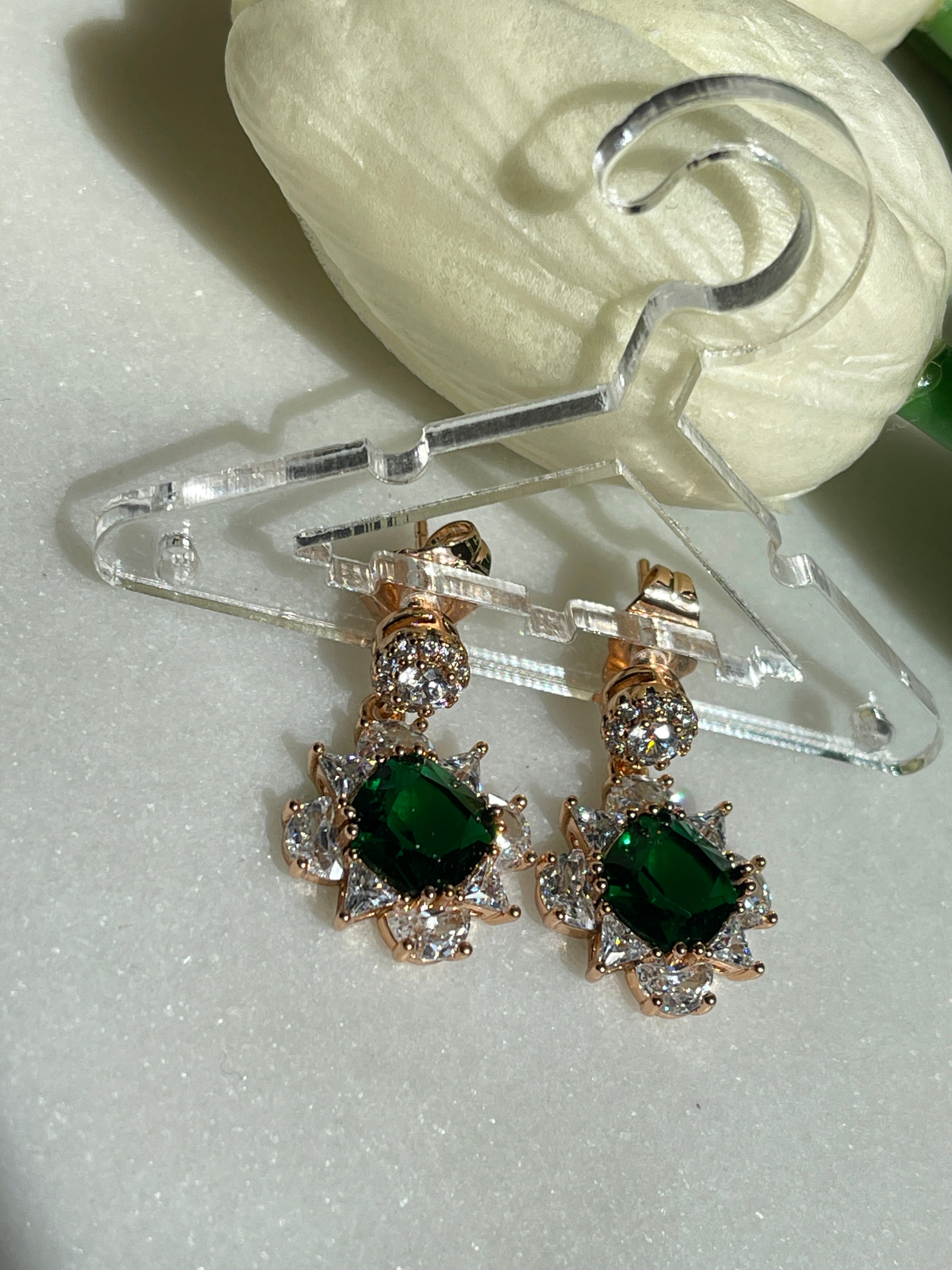 Sandy Ohrringe mit Zirkoniasteinen