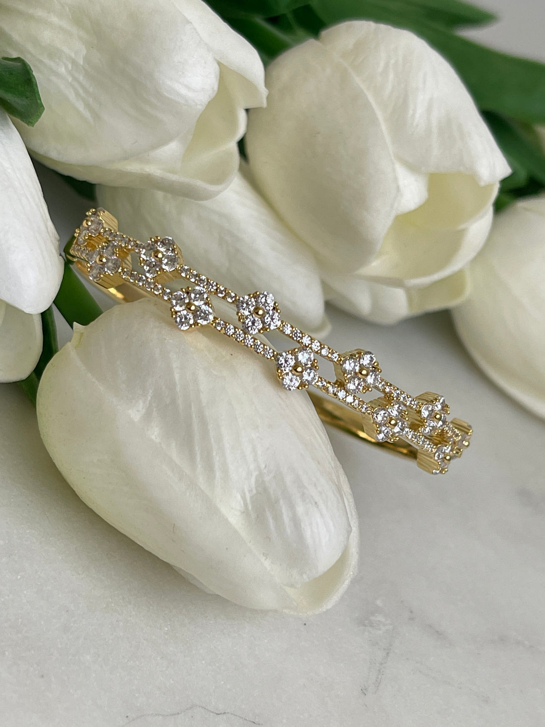 Yonca bangle with zirconia stones