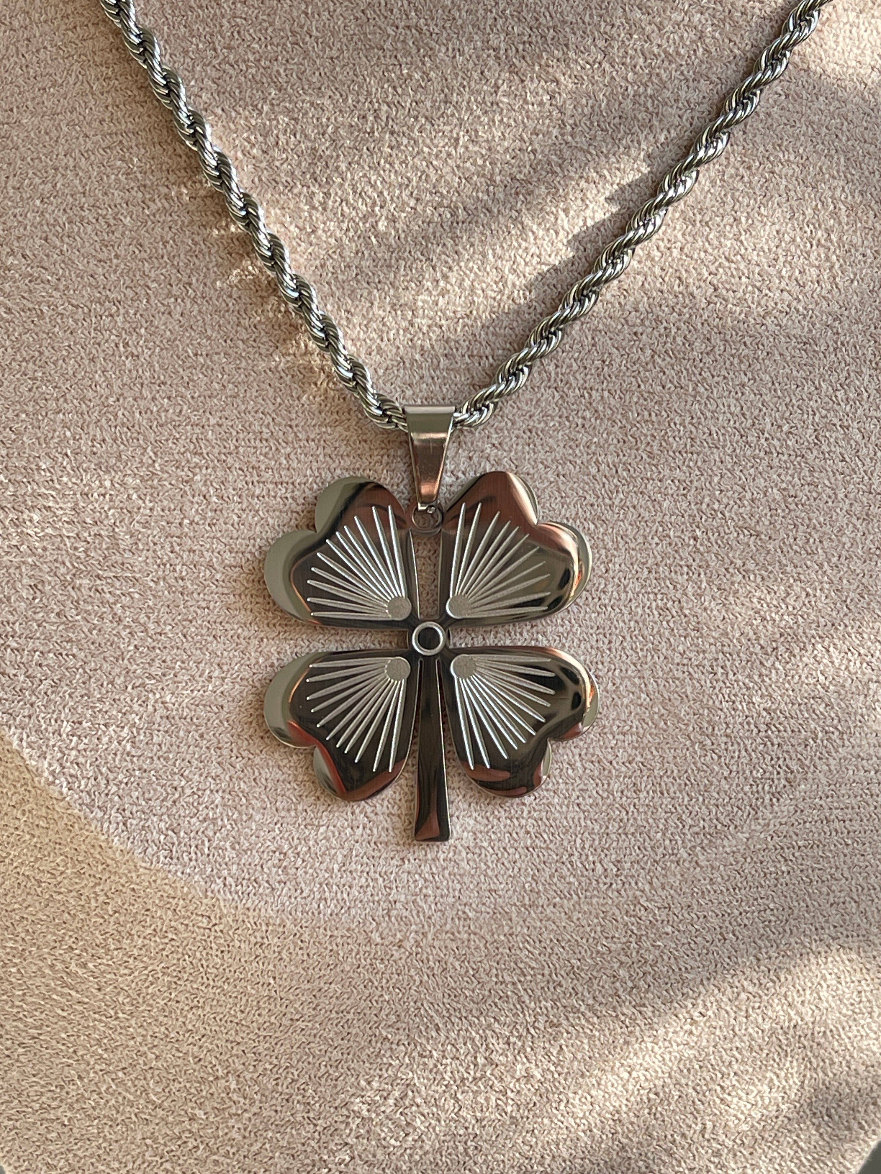 Big Yonca necklace silver