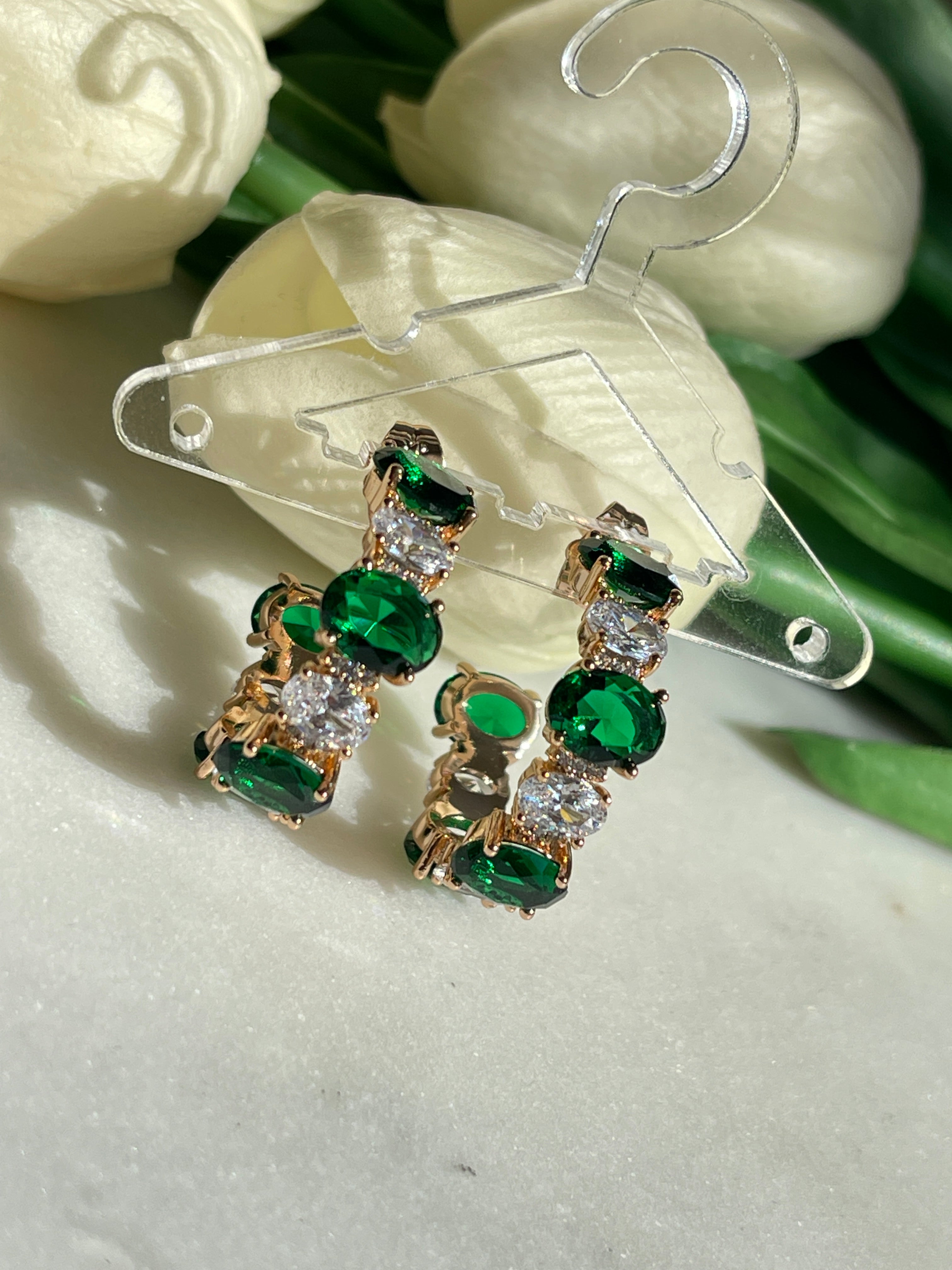 Smaragd Ohrringe mit Zirkoniasteinen