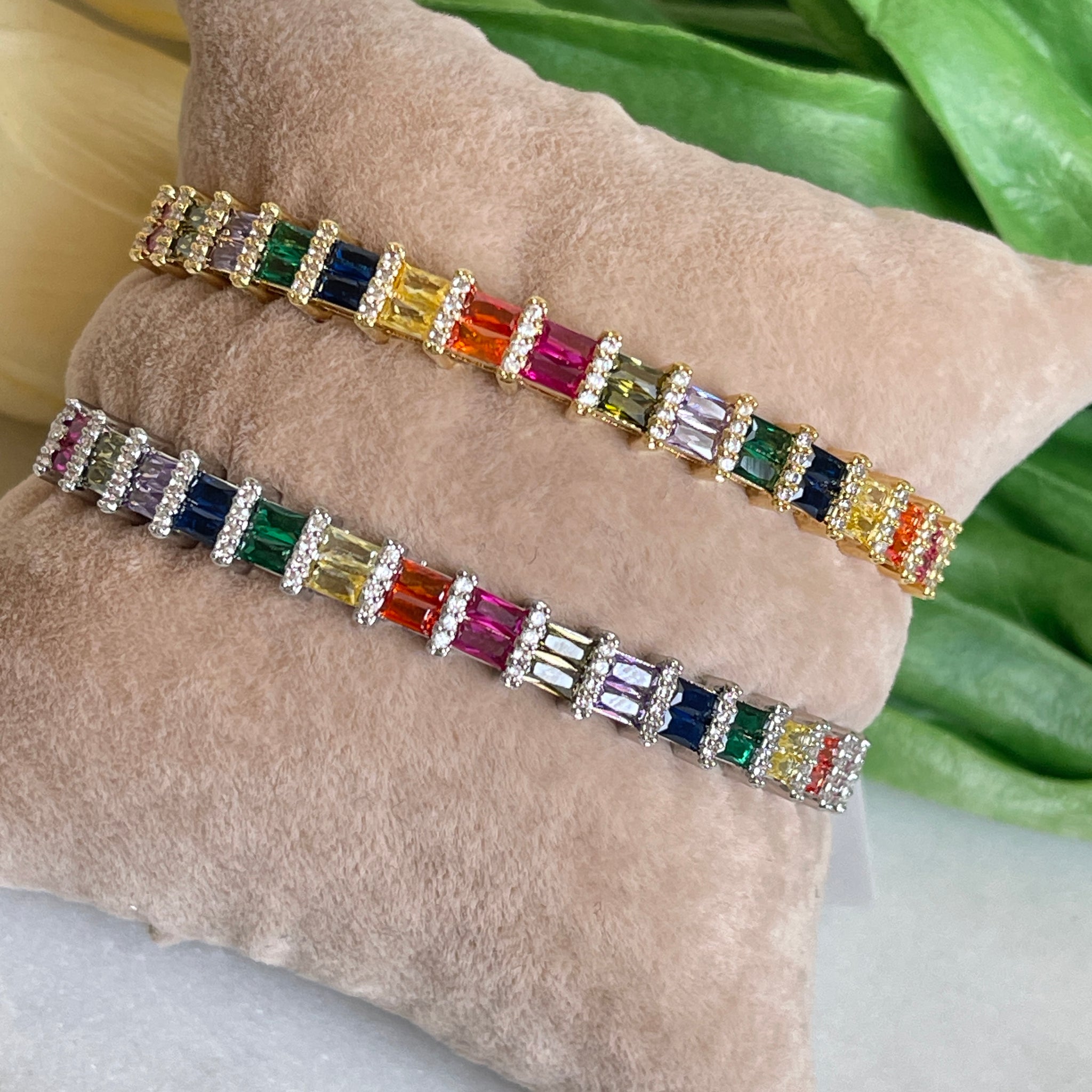 Colorfull bangle with zirconia stones