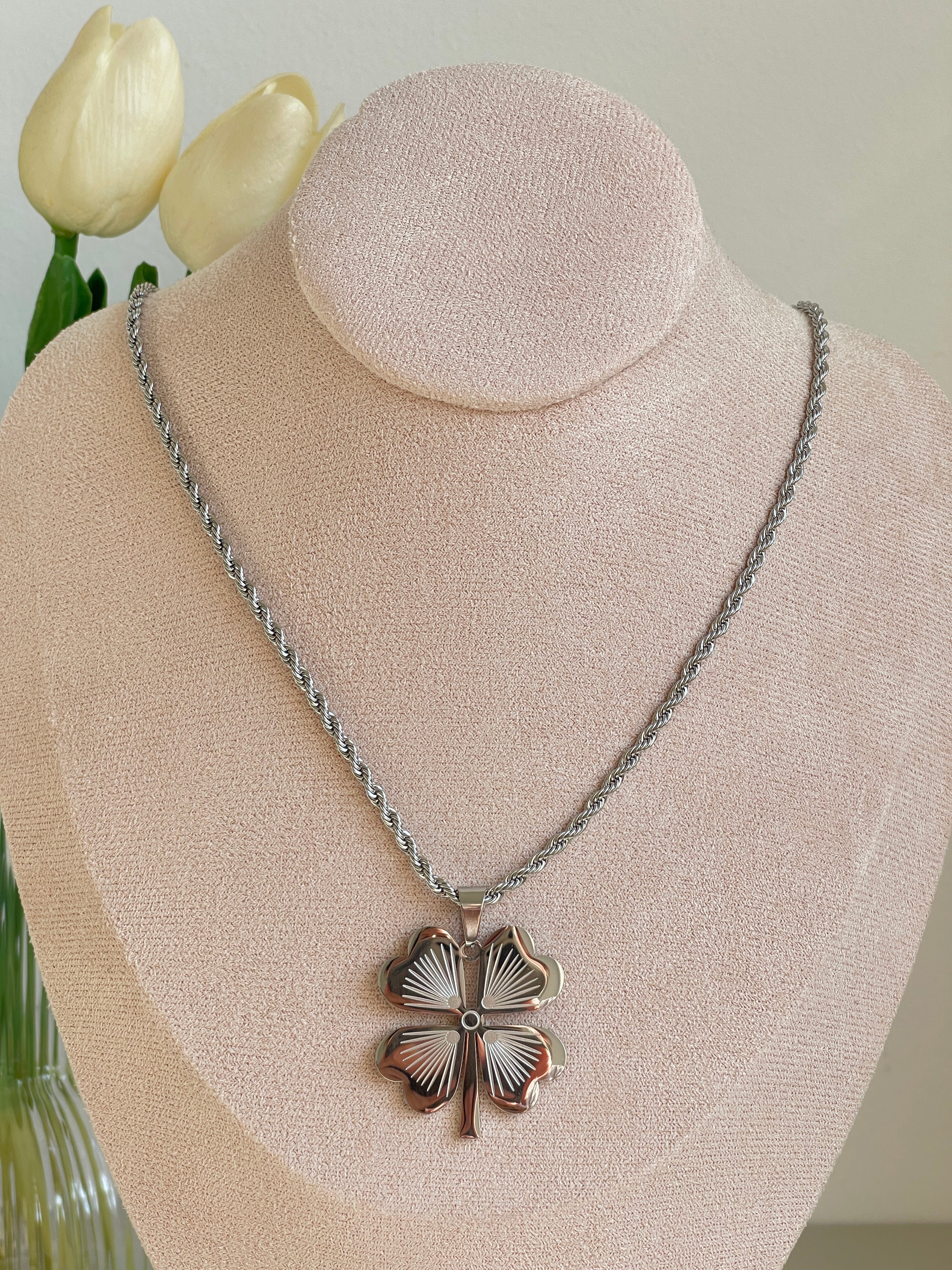 Big Yonca necklace silver