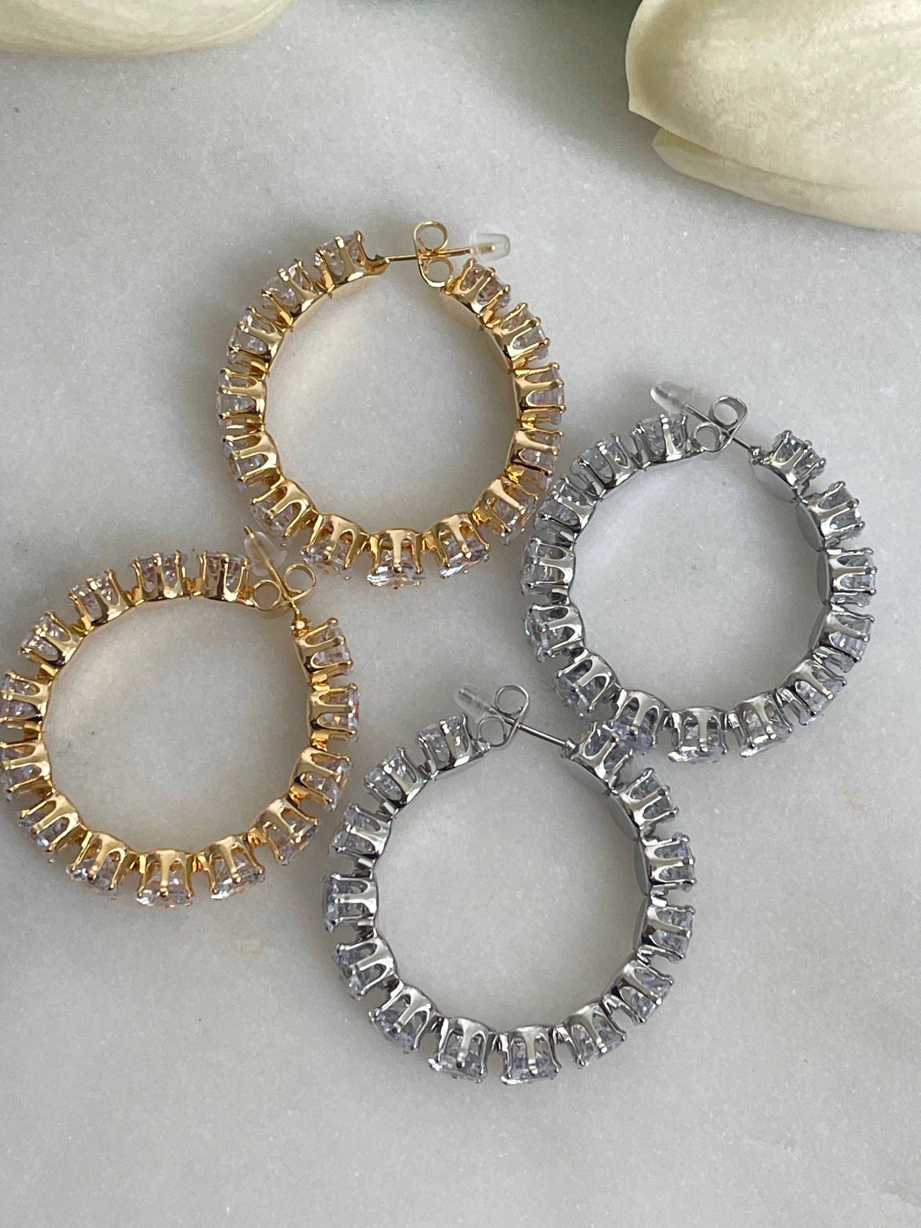 Boucles d'oreilles rondes à gros diamants