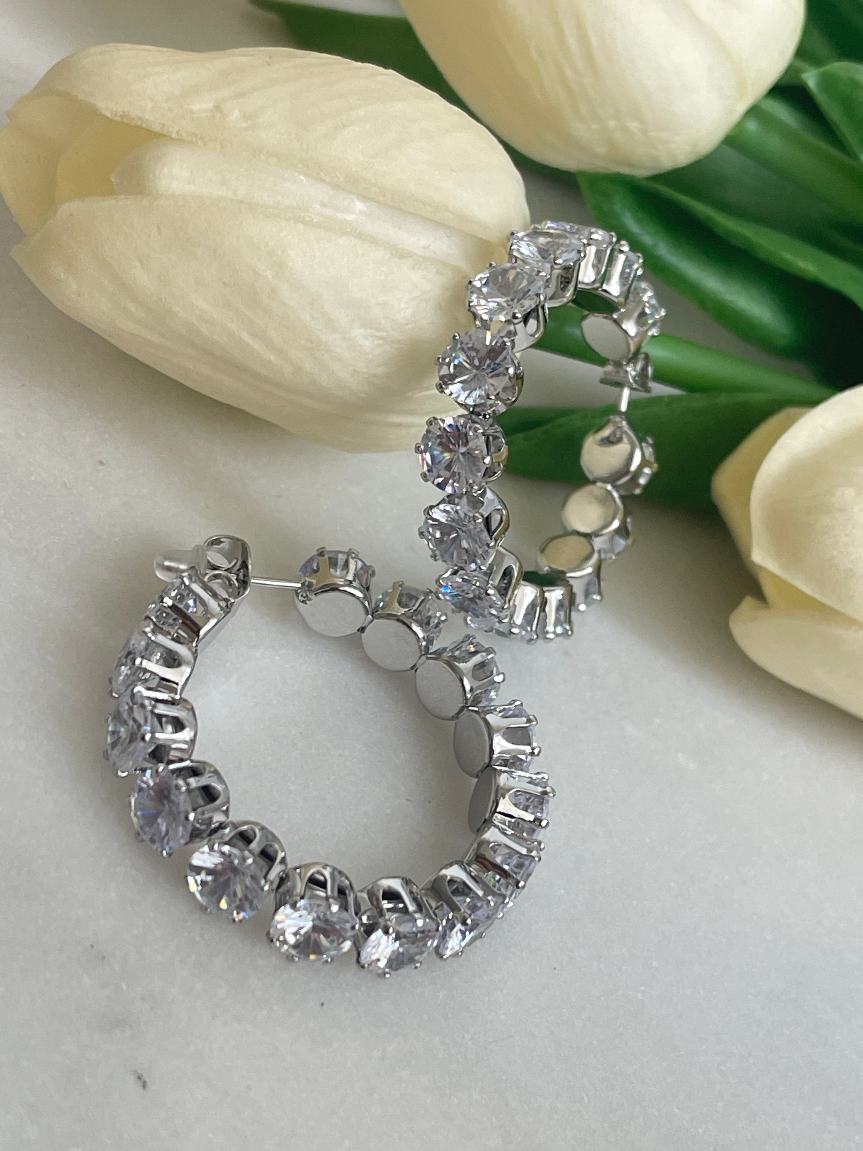 Boucles d'oreilles rondes à gros diamants