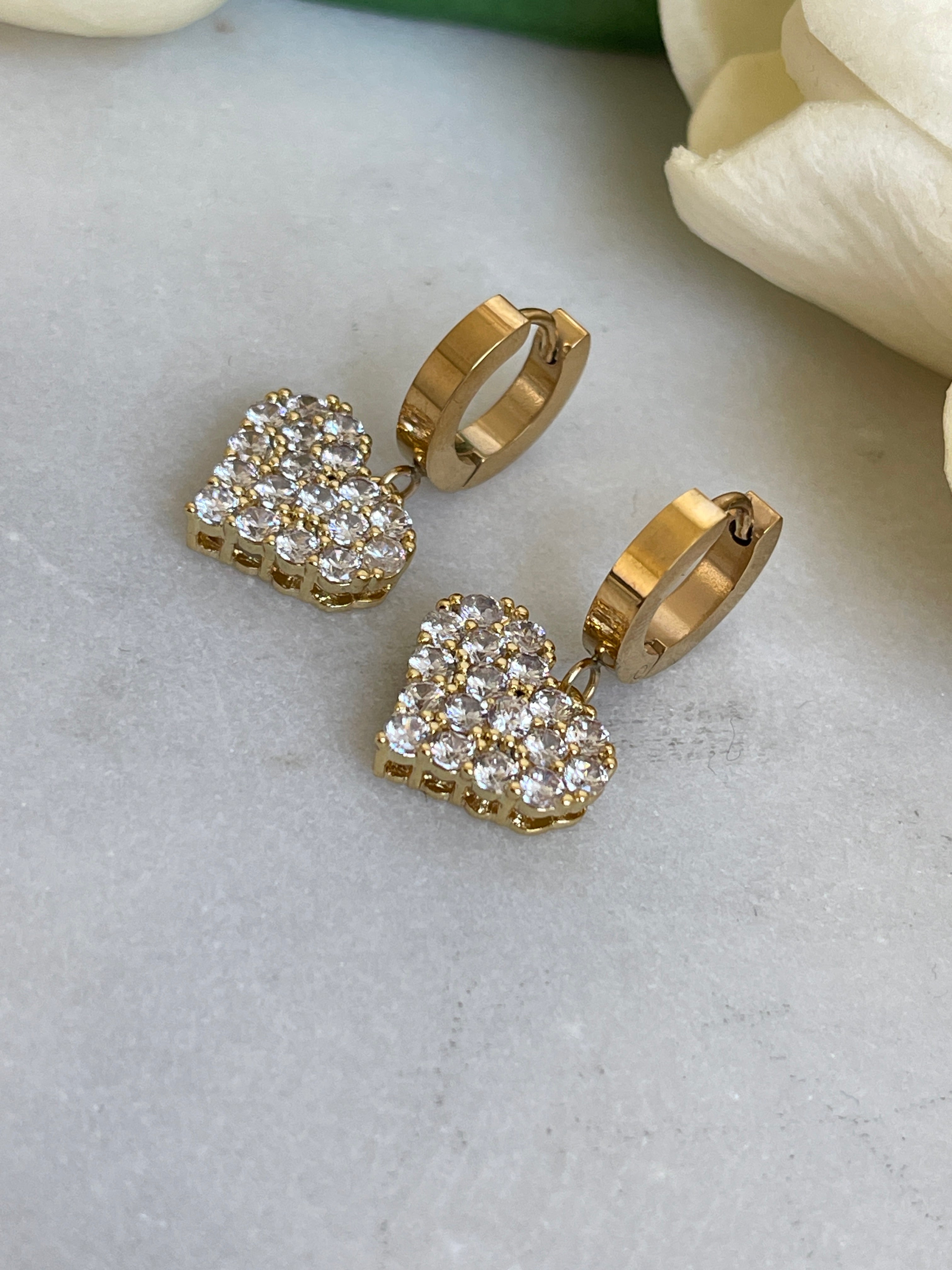 Mini Herz Ohrringe mit Strass Steinen