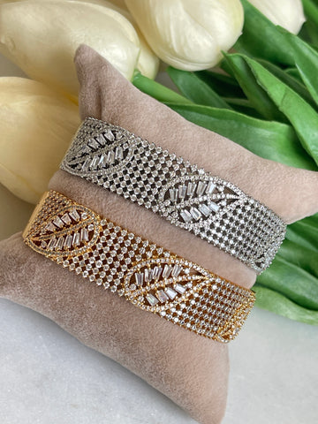 Yaprak bangle with zirconia stones