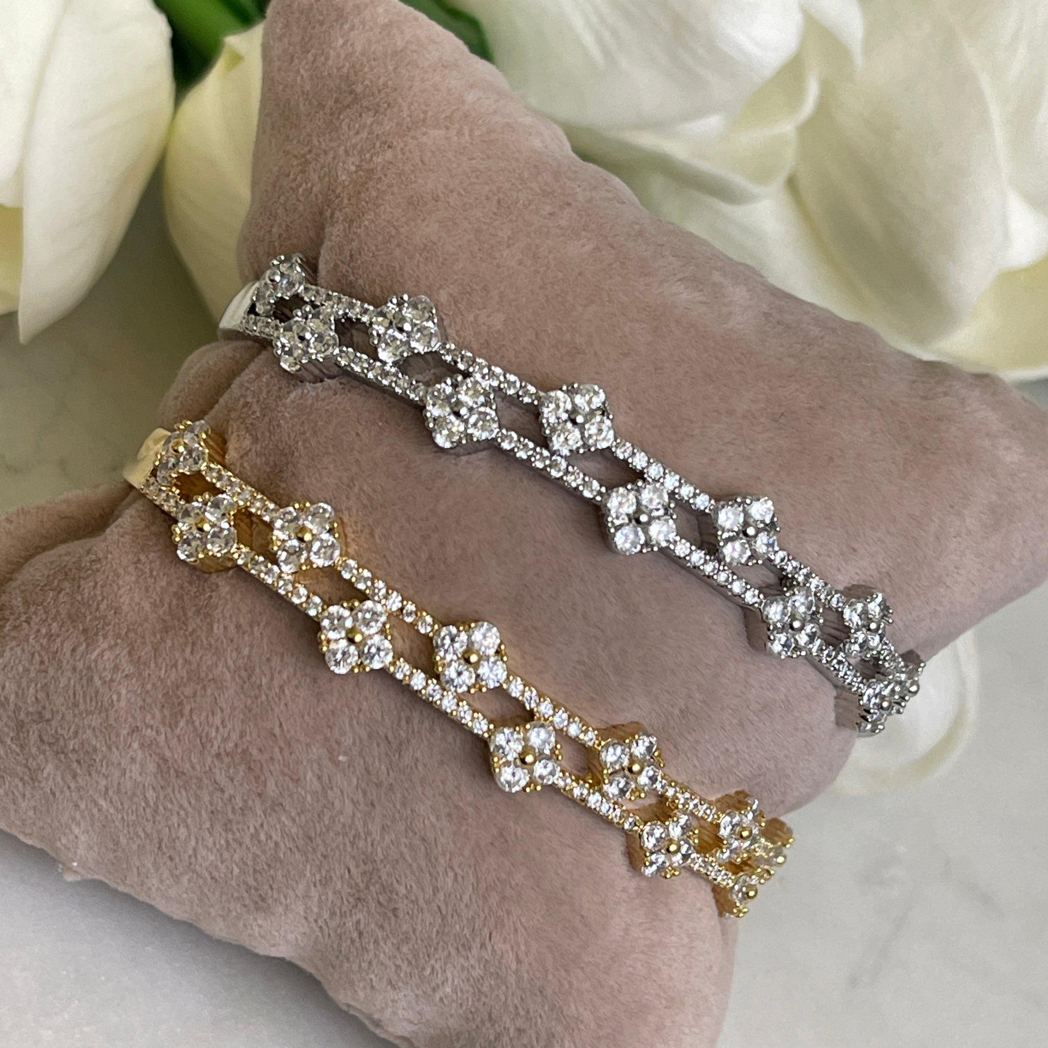 Yonca bangle with zirconia stones