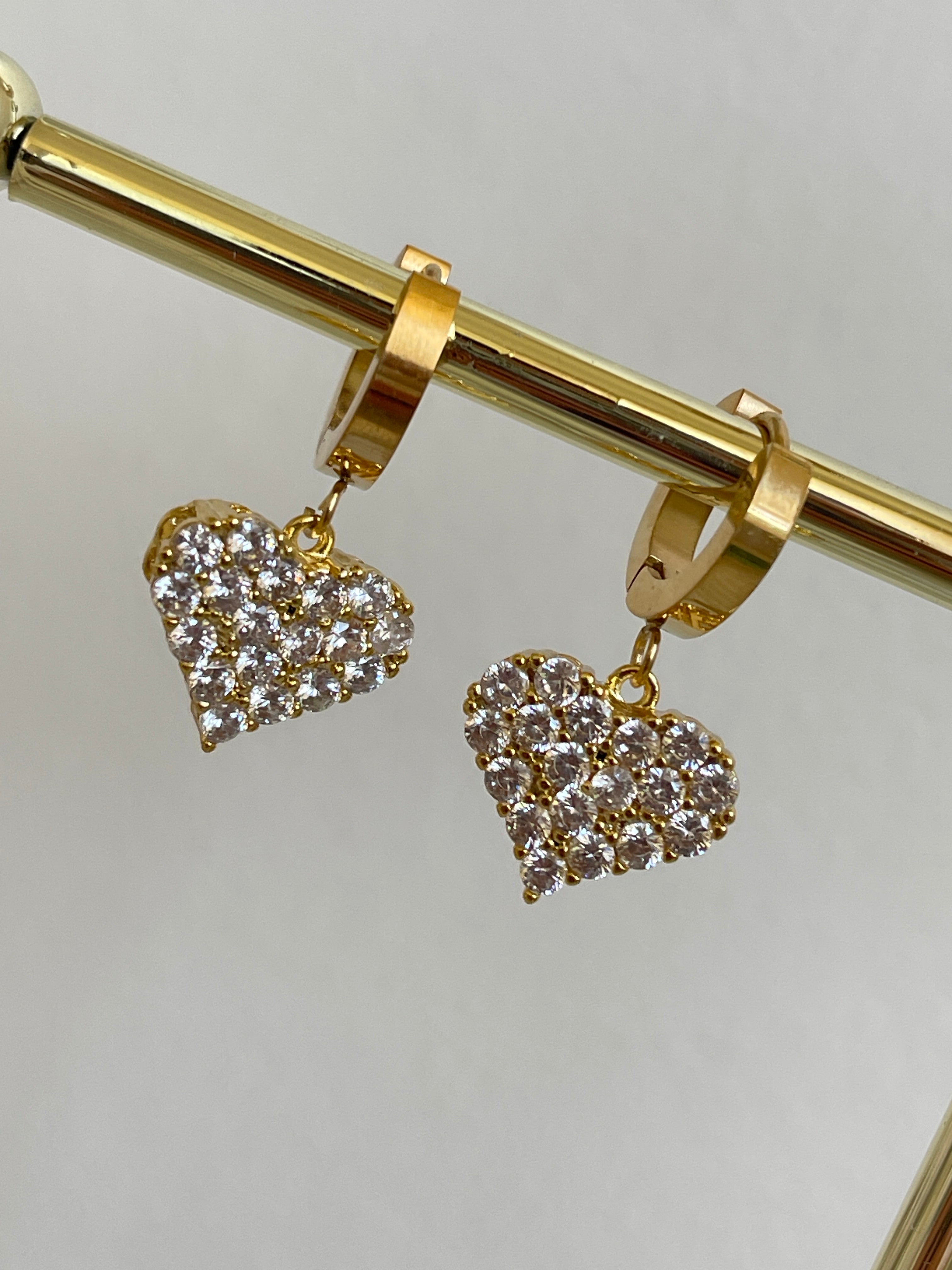 Mini Herz Ohrringe mit Strass Steinen