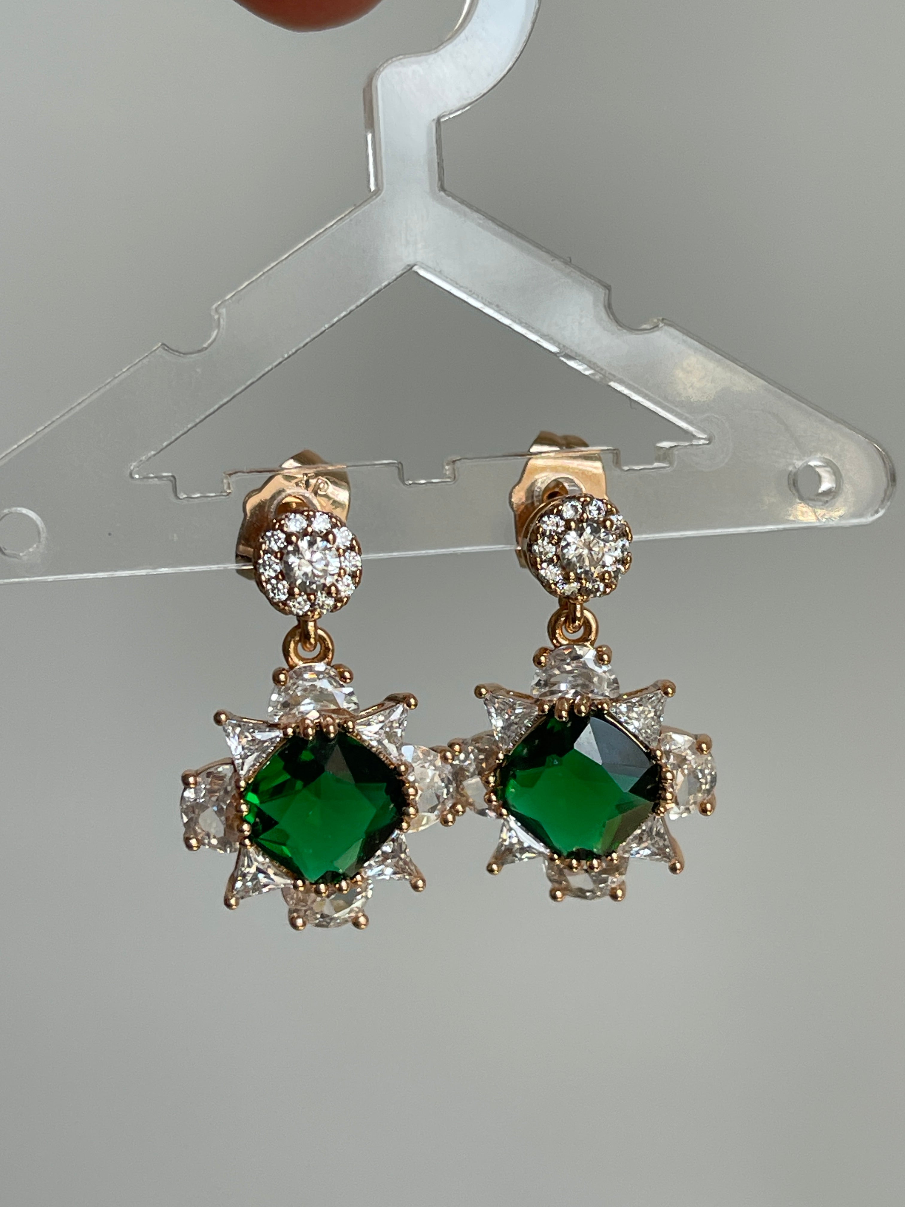 Sandy Ohrringe mit Zirkoniasteinen